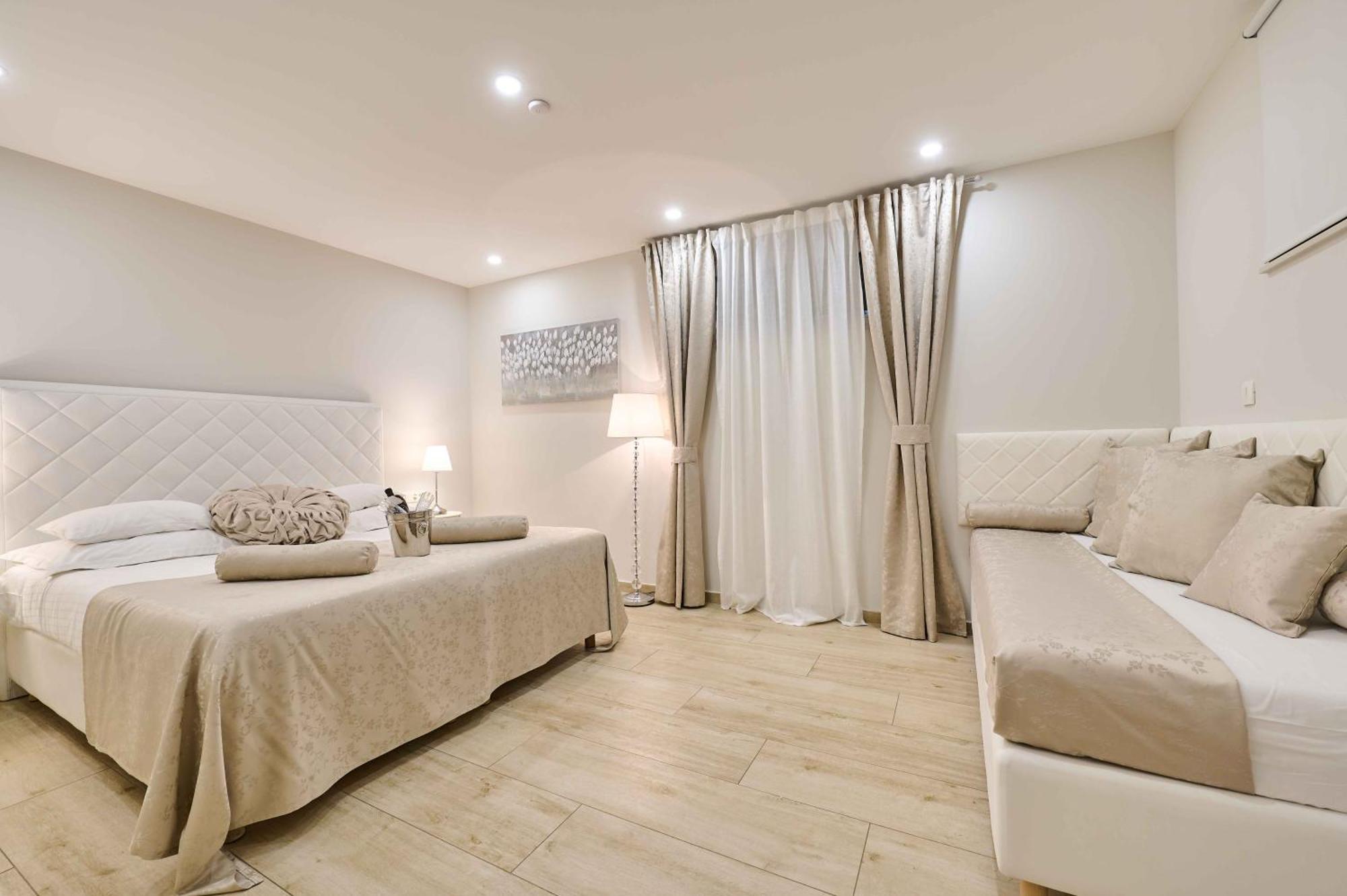 Bed & Breakfast Location Split