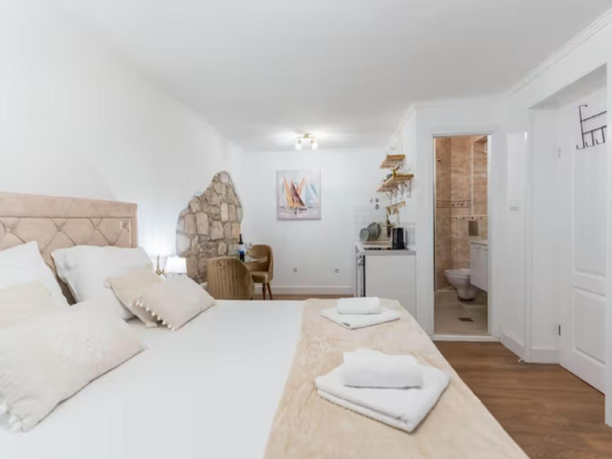 Art Center Apartment Split