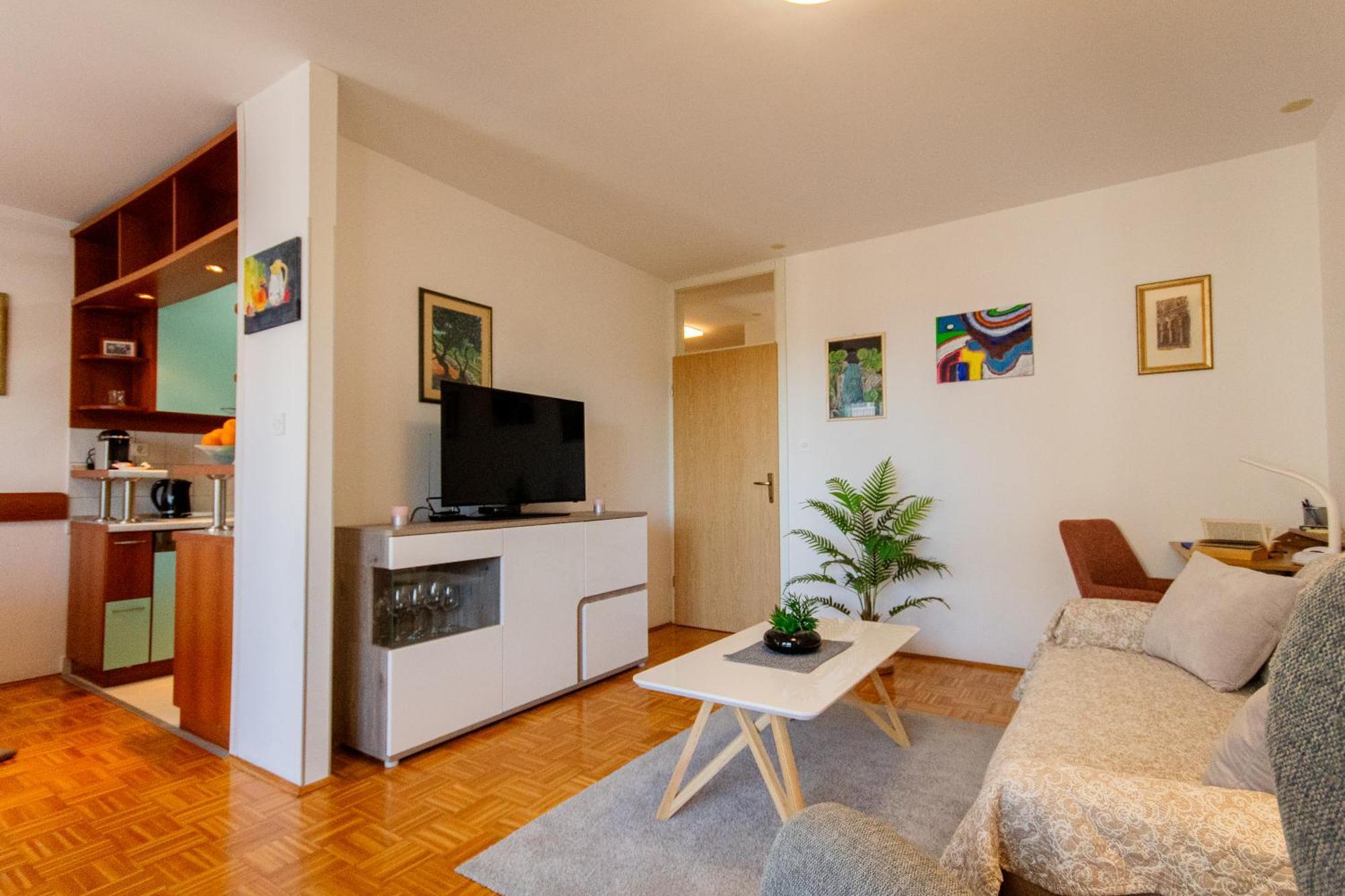 Large Stylish Ankica,free Public Parking Split