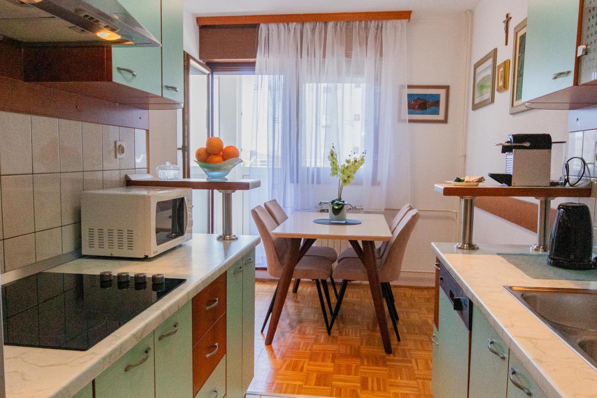Large Stylish Ankica,free Public Parking Apartment *
