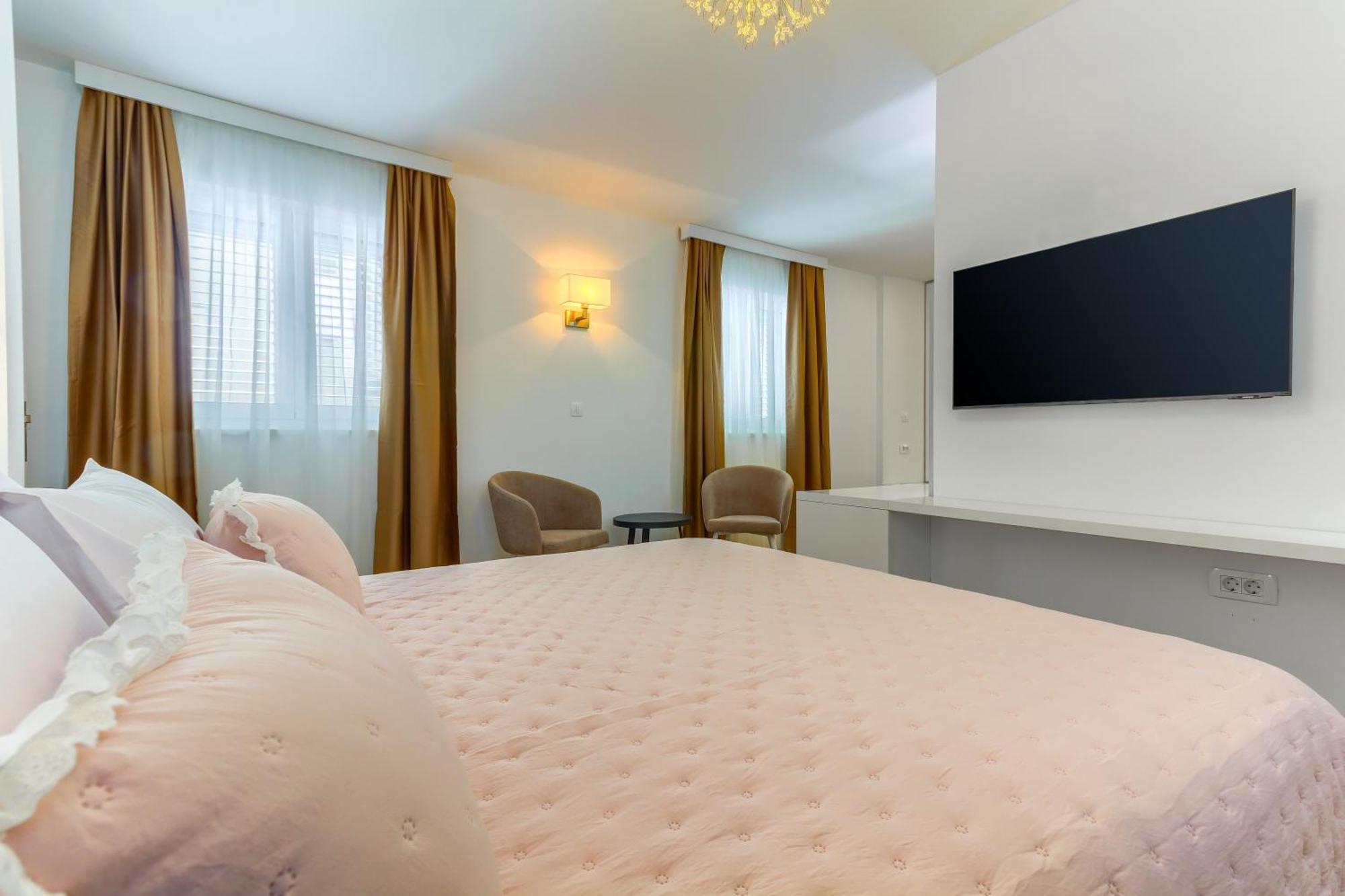 Frühstückspension Luxury Bed & Breakfast Irini, In The Heart Of *