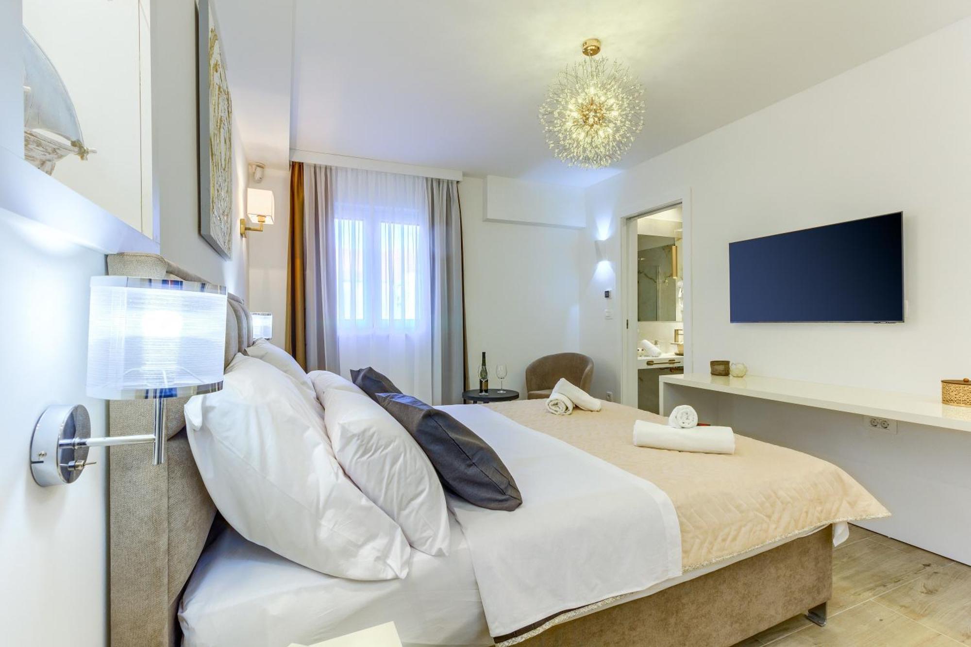 Luxury Bed & Breakfast Irini, In The Heart Of Frühstückspension