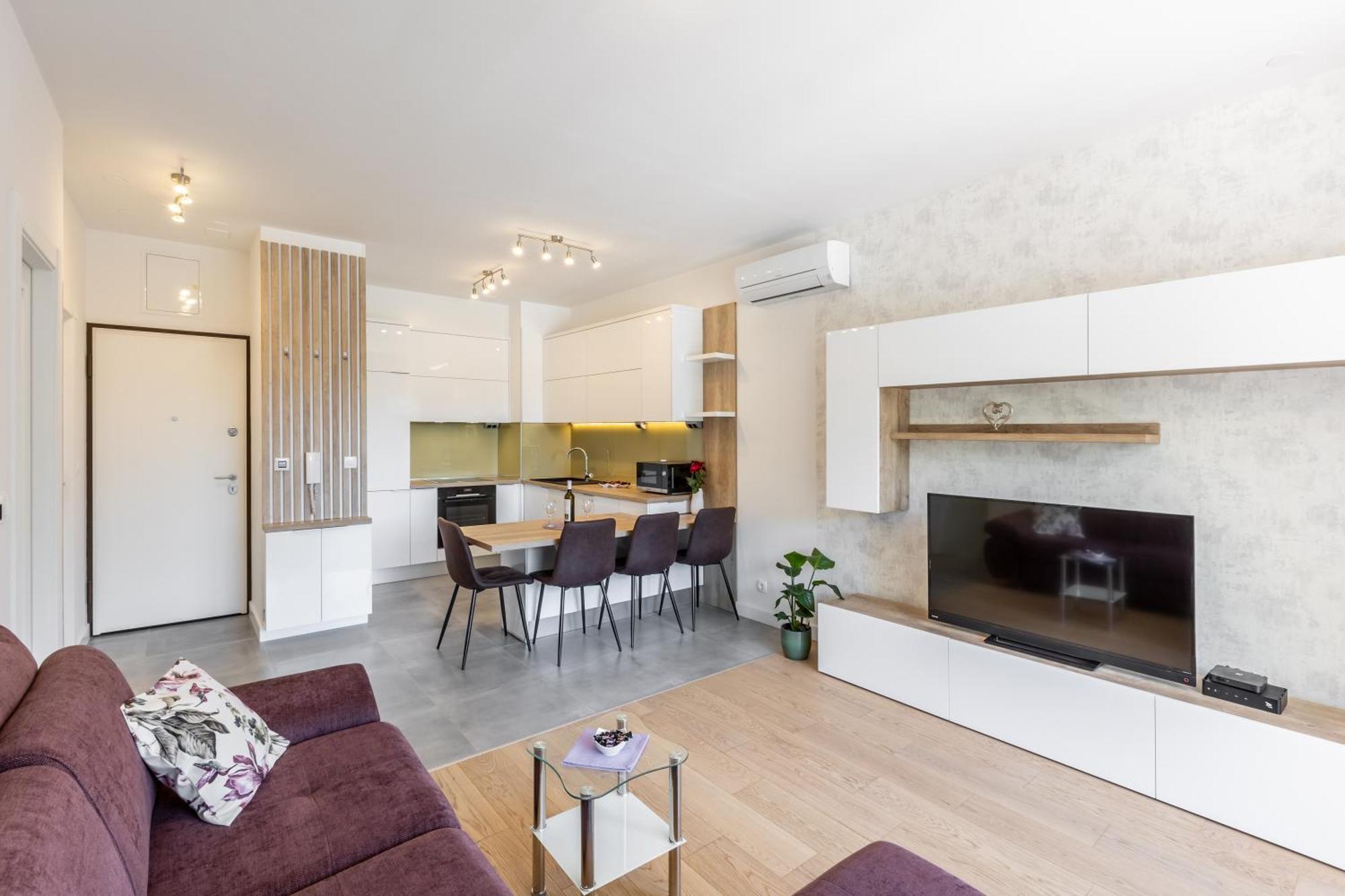 Ema 3 Apartment Split