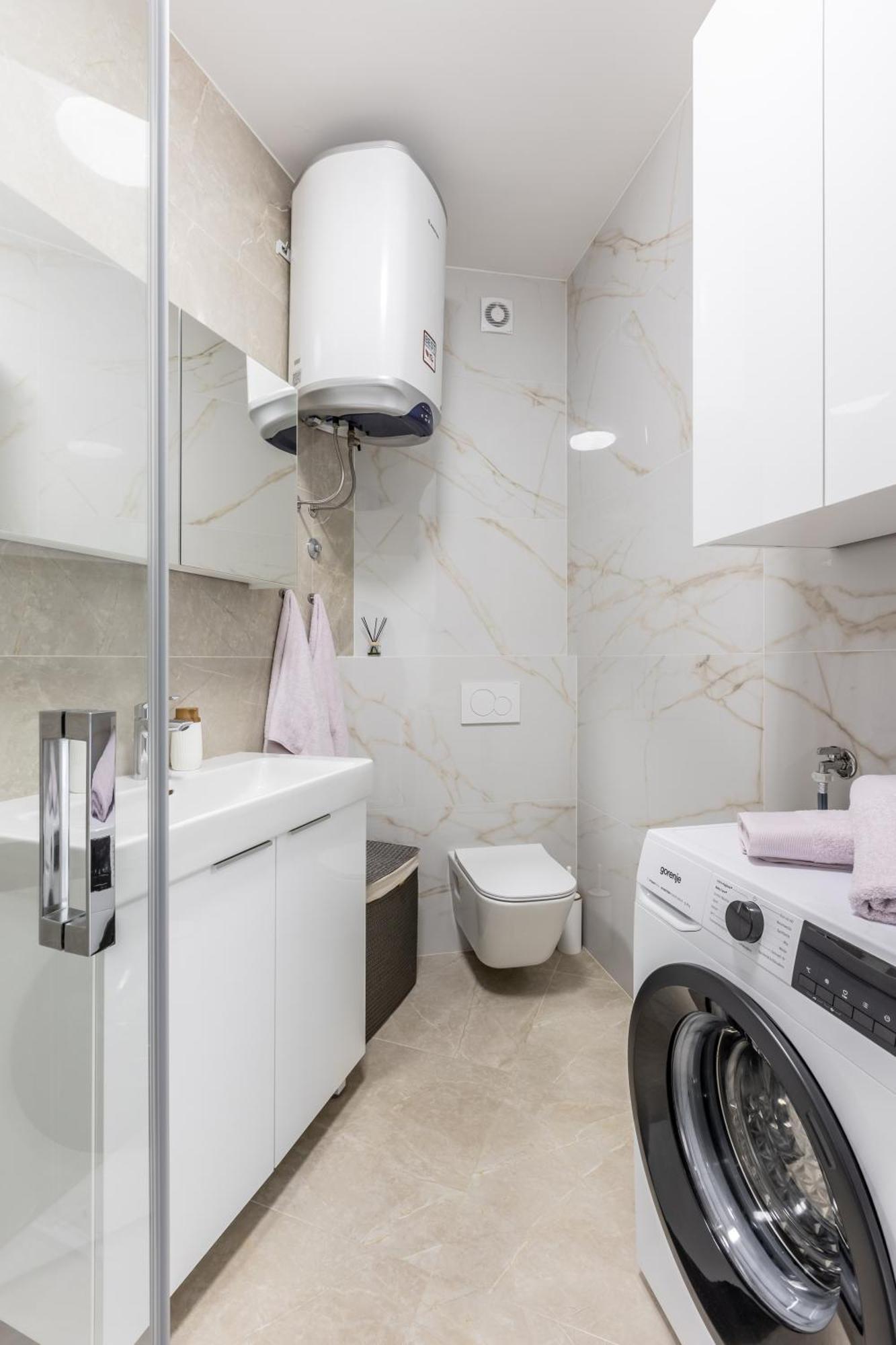 Apartment Ema 3 *