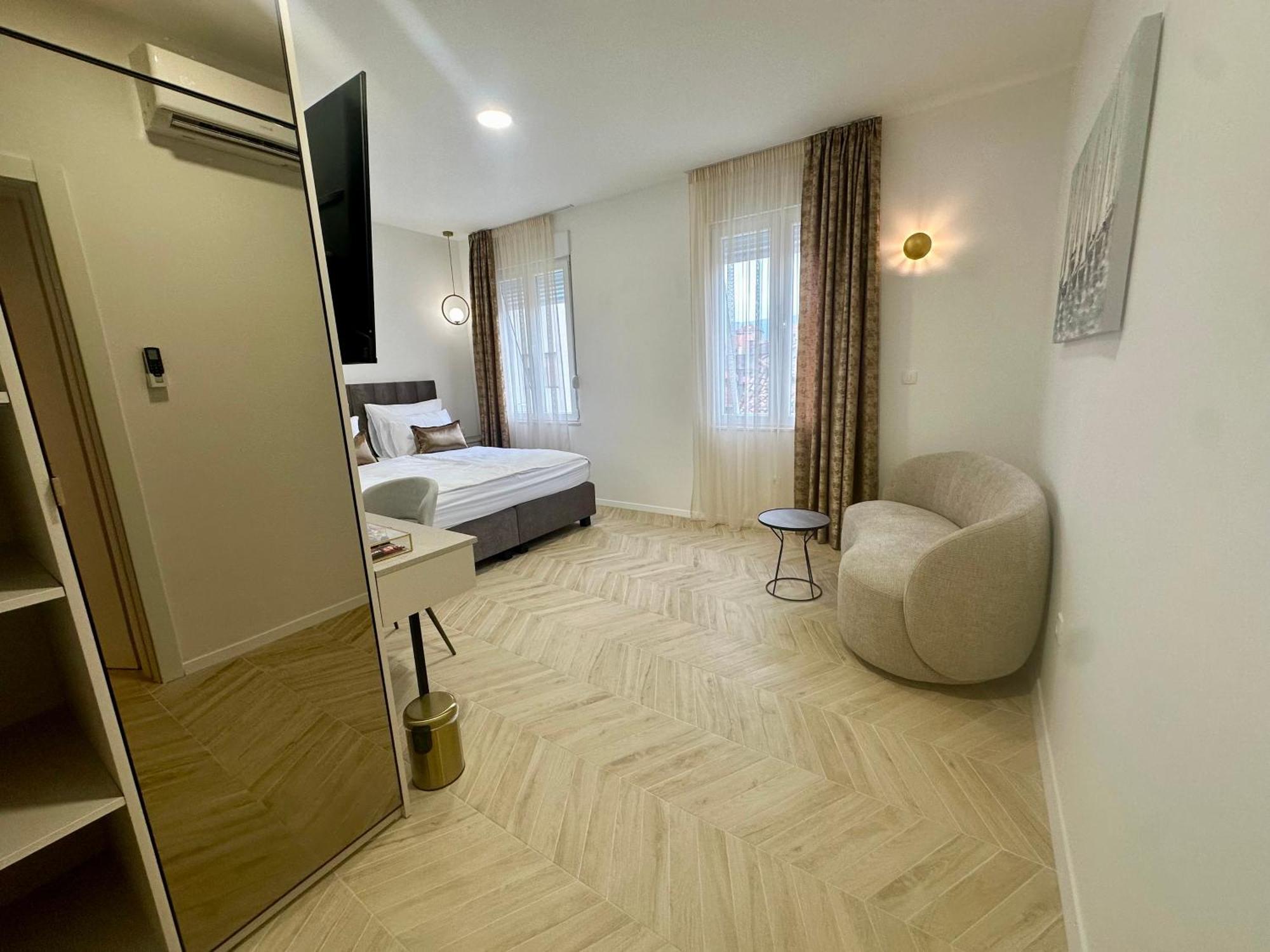 Mariani Luxury In Center *