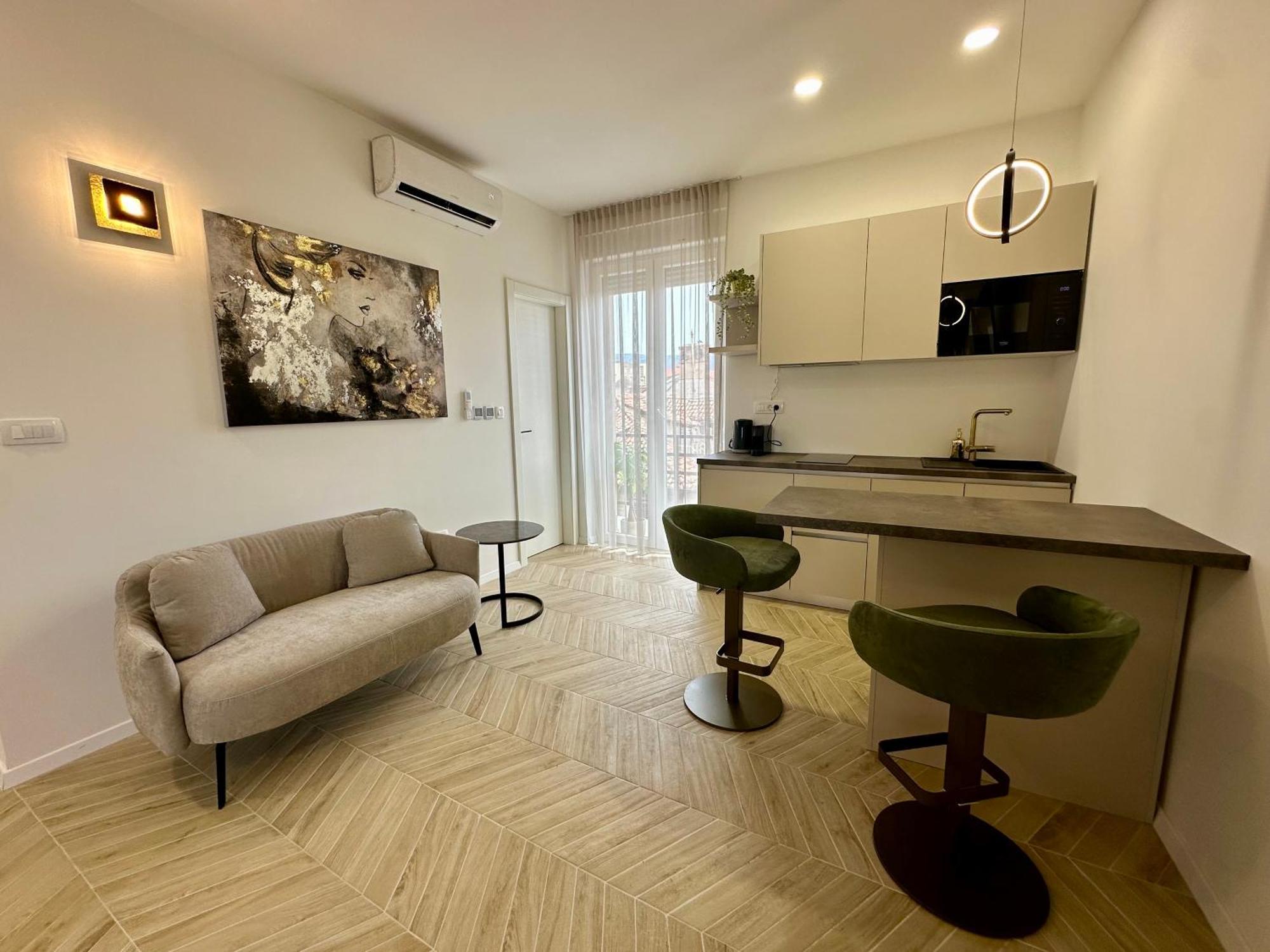 Mariani Luxury In Center *