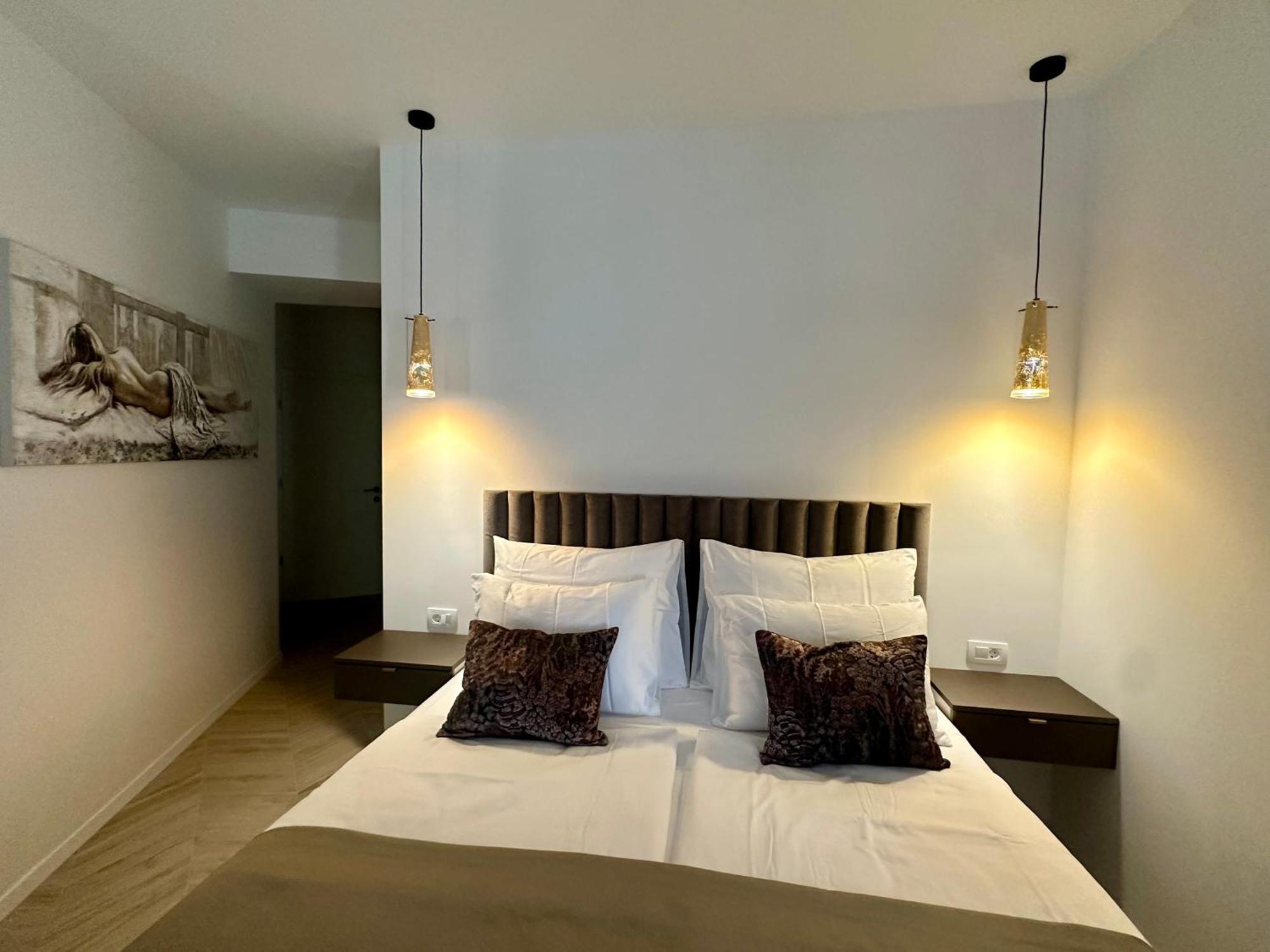 Mariani Luxury In Center Split