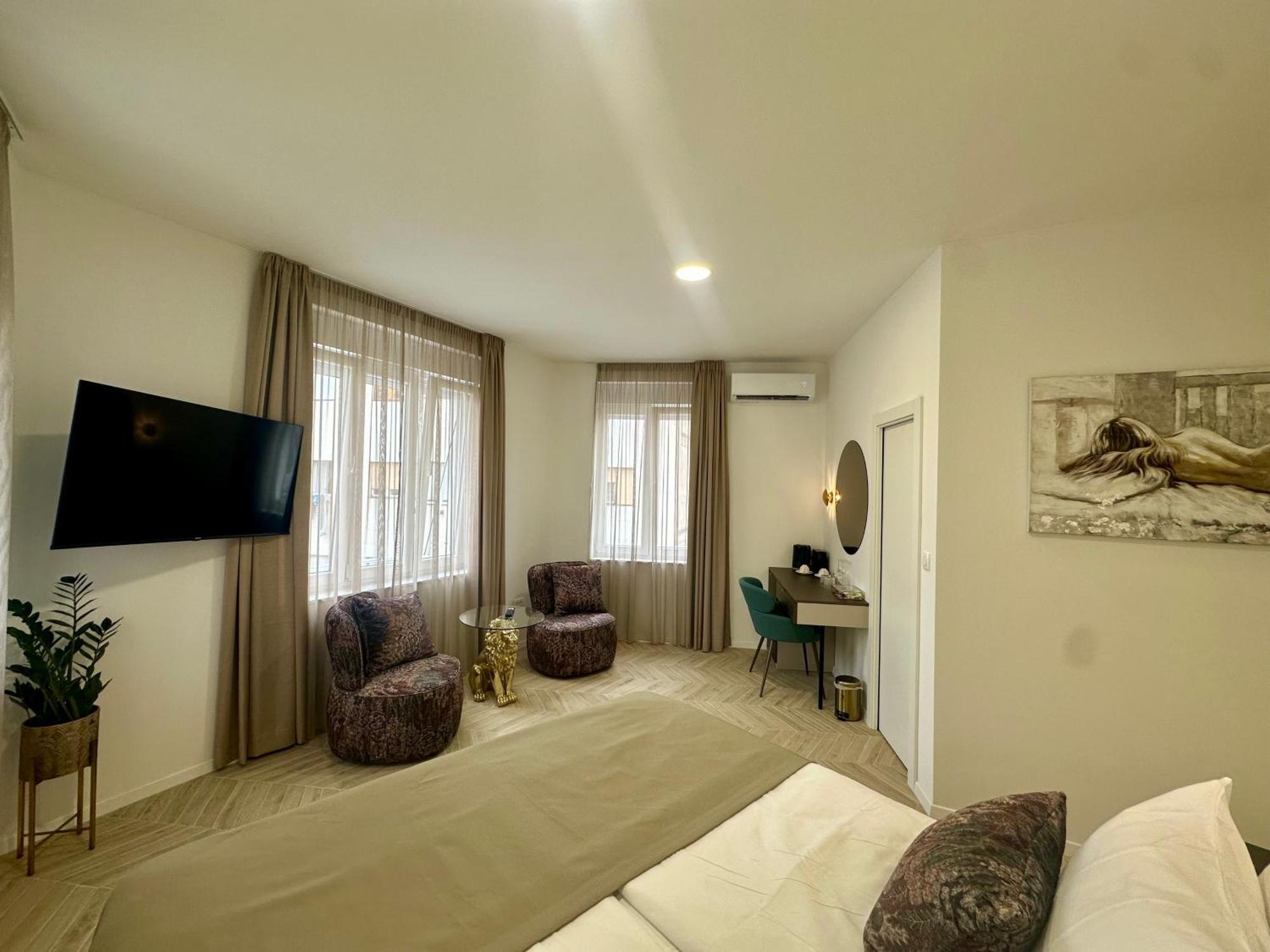 Mariani Luxury In Center *