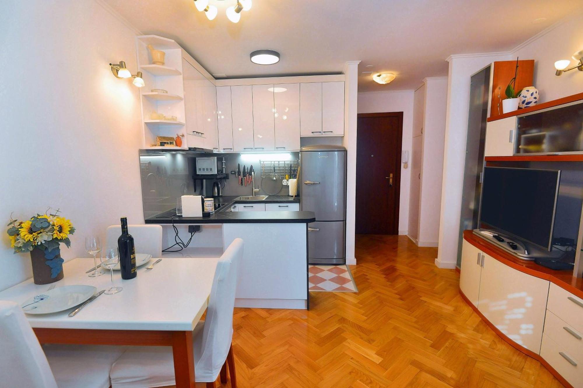 One Bedroom Terrace Parking * Split