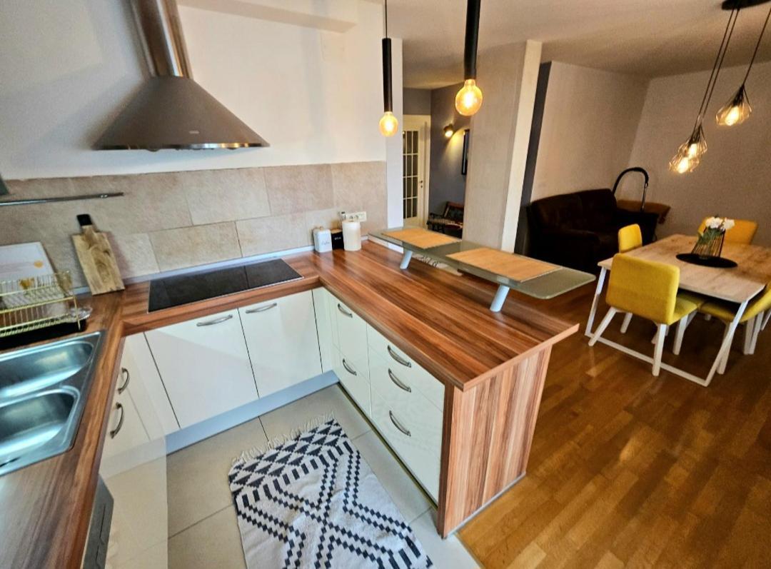 Beautiful Large Apartment, Walk To Beach Appartement *