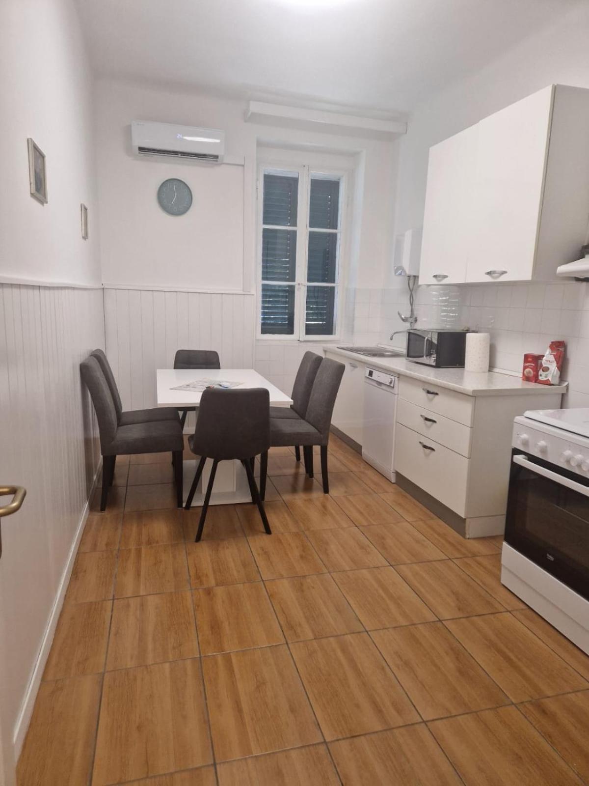 Apartment Pape *