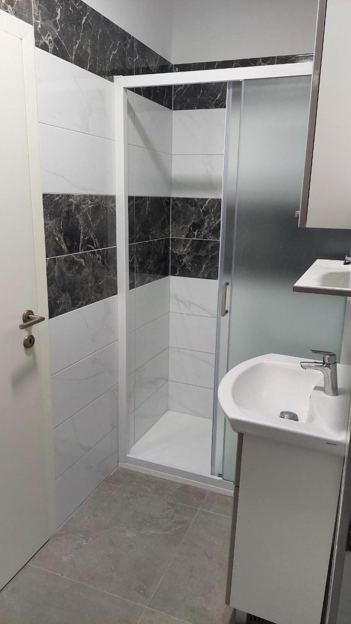 Apartment With Private Toilet And Terrace In Center In Shared Split