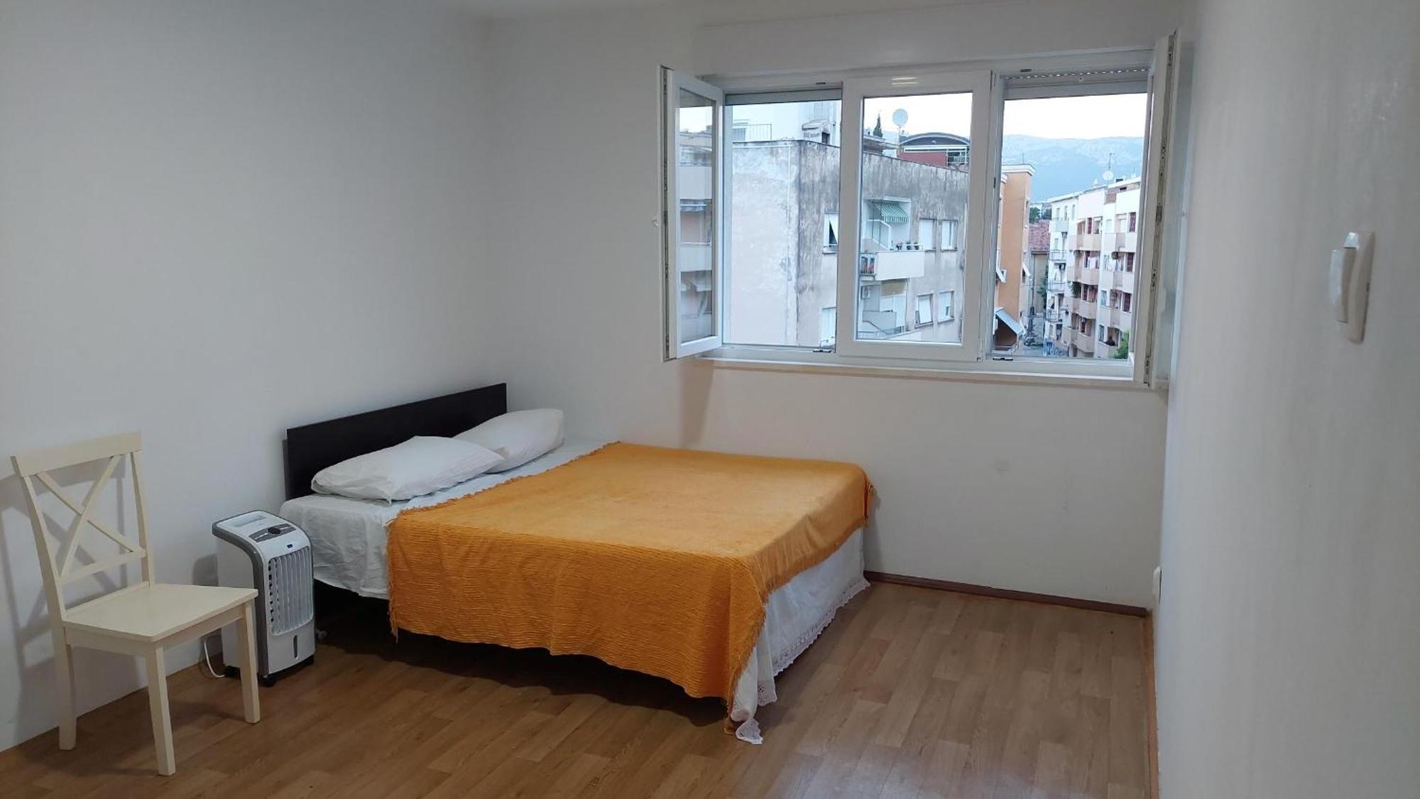With Private Toilet And Terrace In Center In Shared *