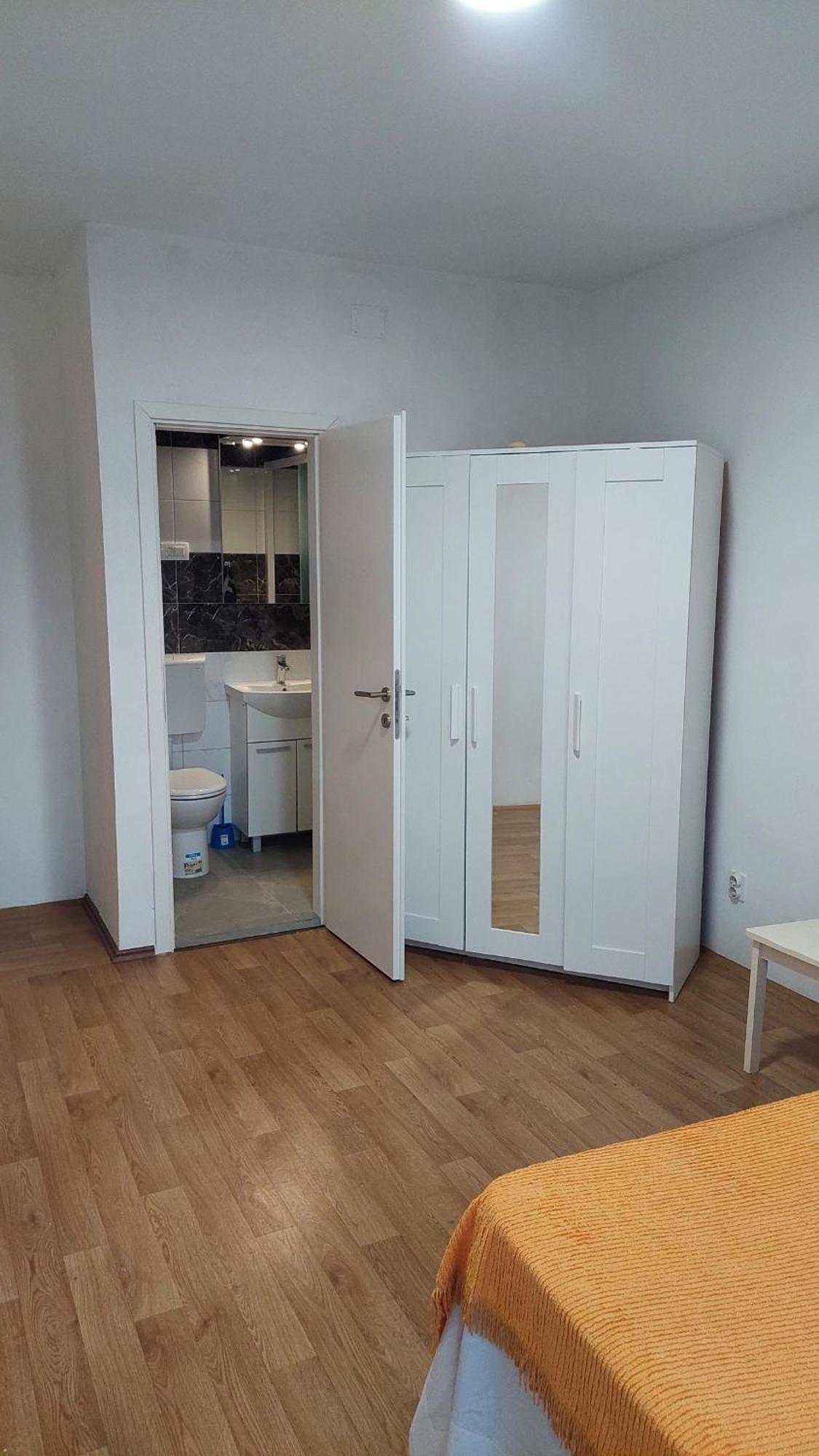 With Private Toilet And Terrace In Center In Shared Split