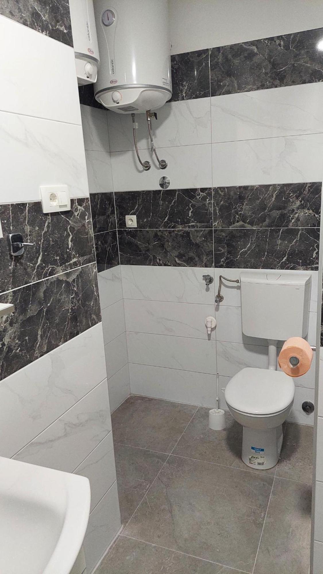 Apartment With Private Toilet And Terrace In Center In Shared *