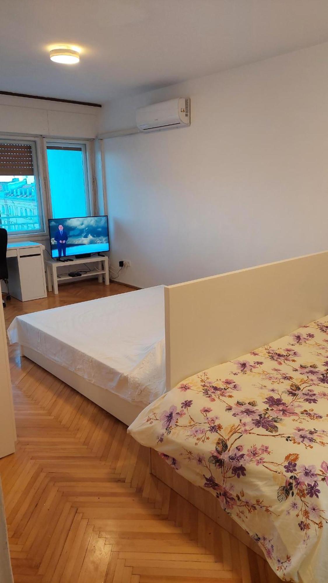 With Private Toilet And Balcony In Center In Shared Apartment