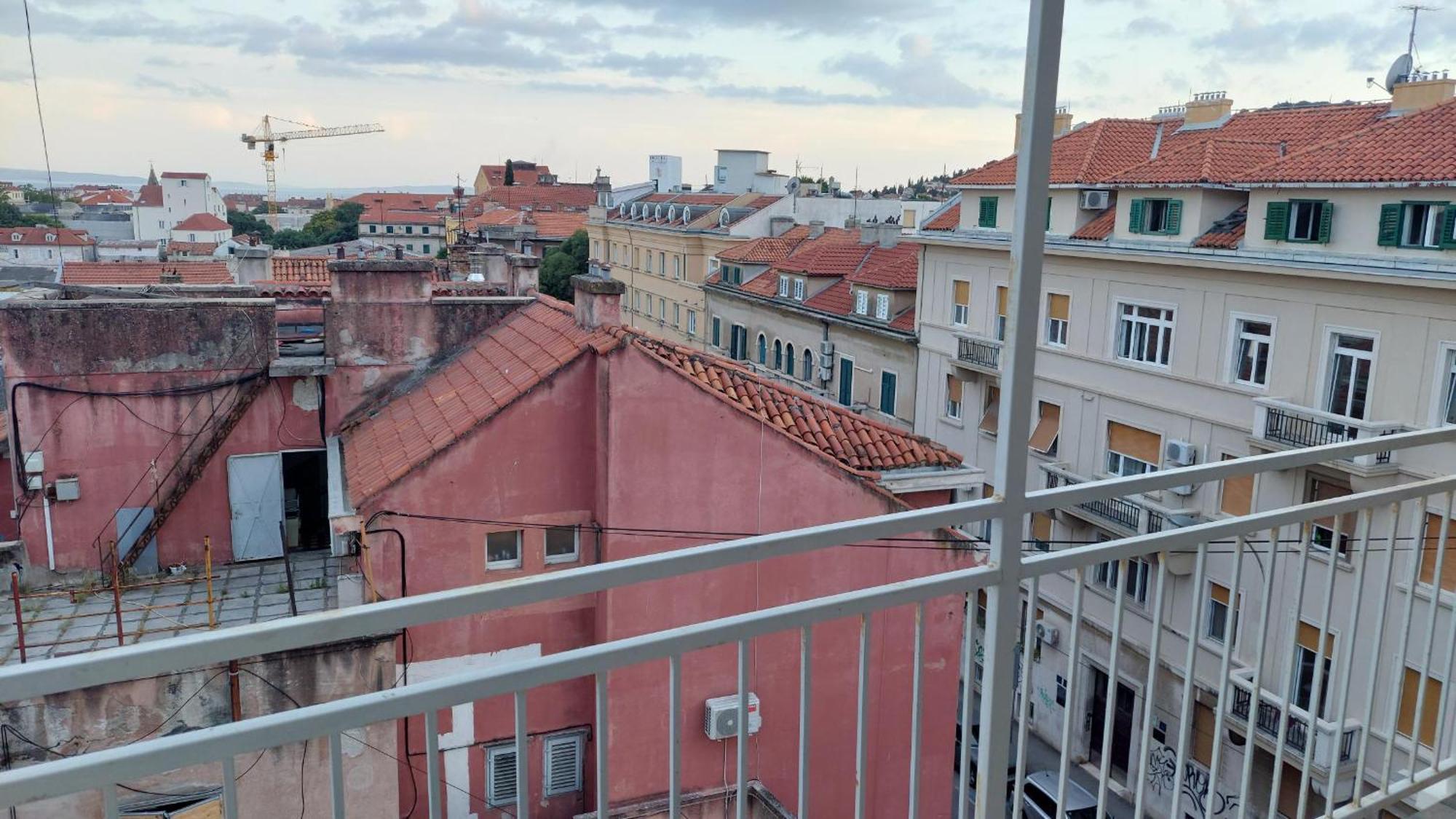 Apartment With Private Toilet And Balcony In Center In Shared Split
