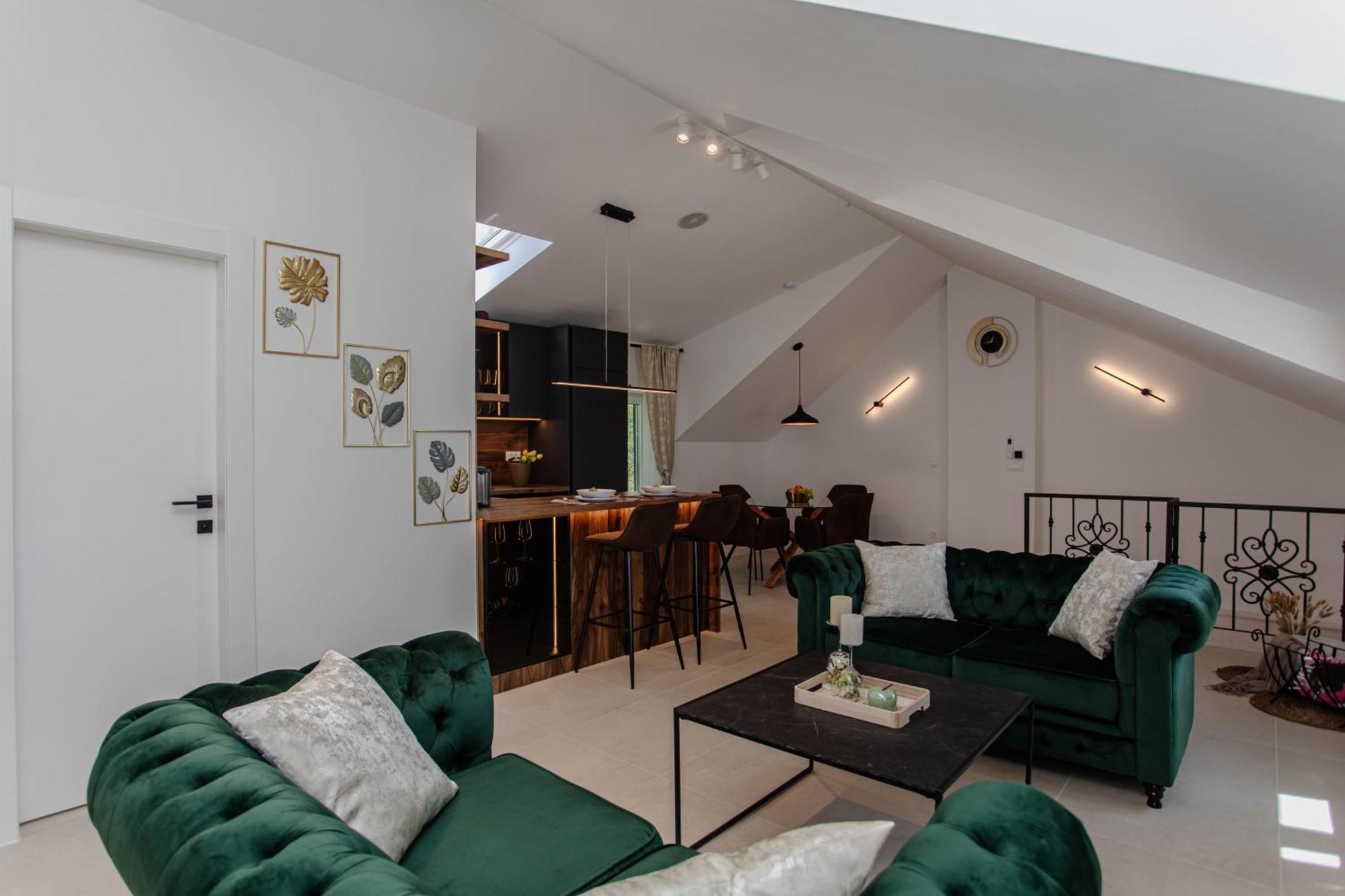 Luxury Monfrina 3 In The Old Town Apartment