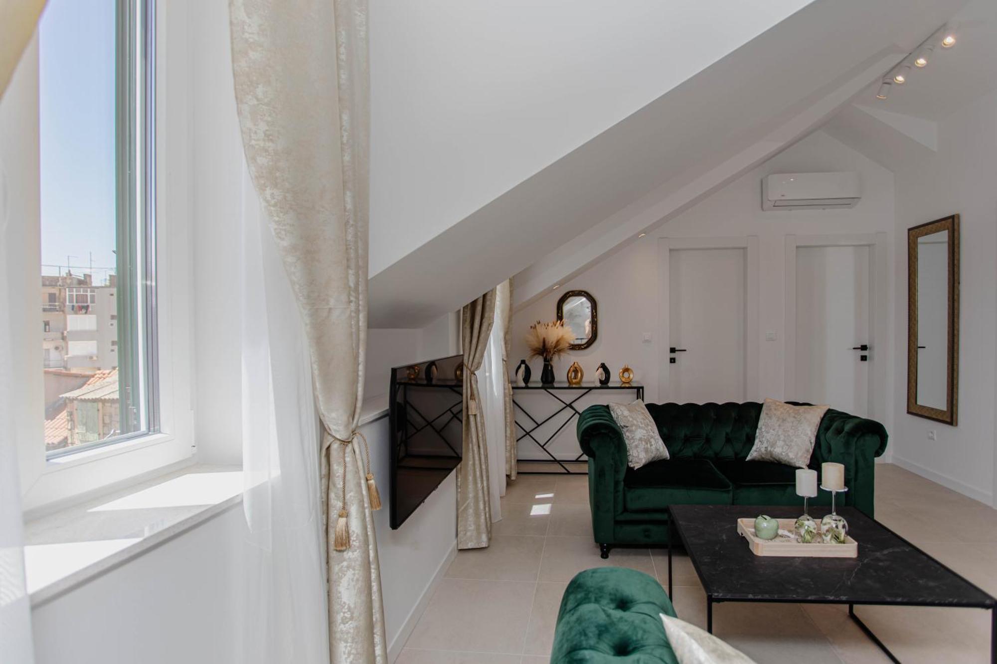 Luxury Monfrina 3 In The Old Town