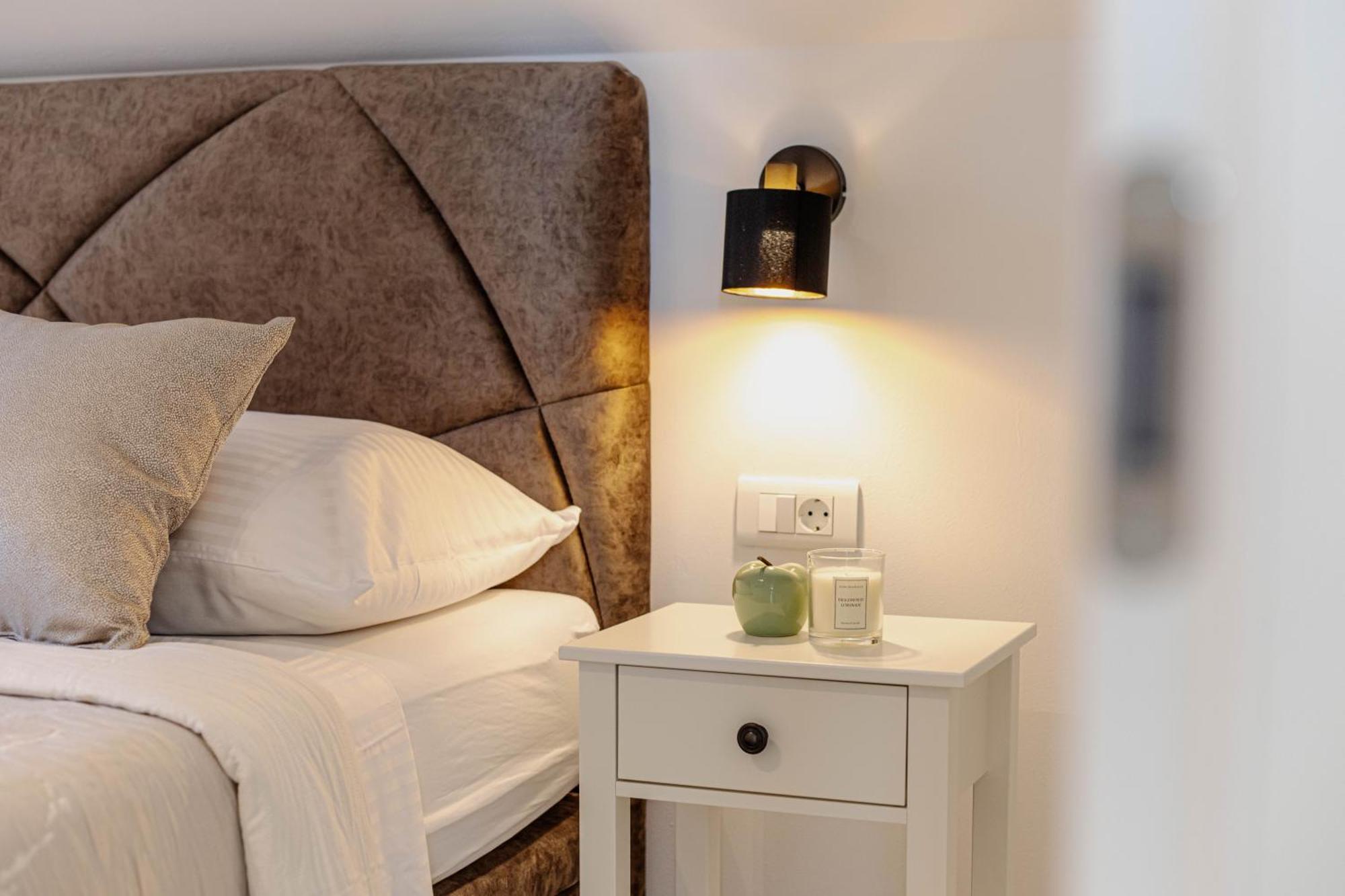 Luxury Monfrina 3 In The Old Town Apartment *