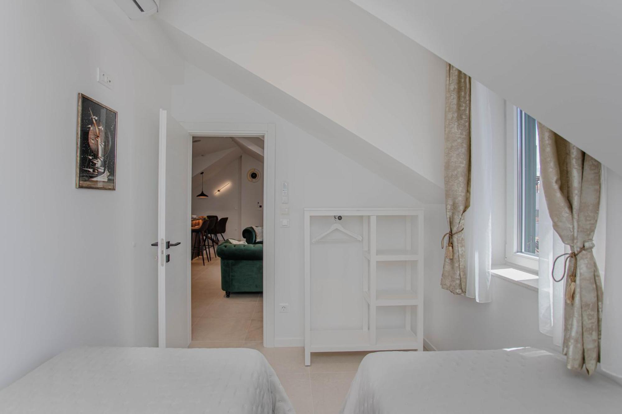 Luxury Monfrina 3 In The Old Town Apartment Split
