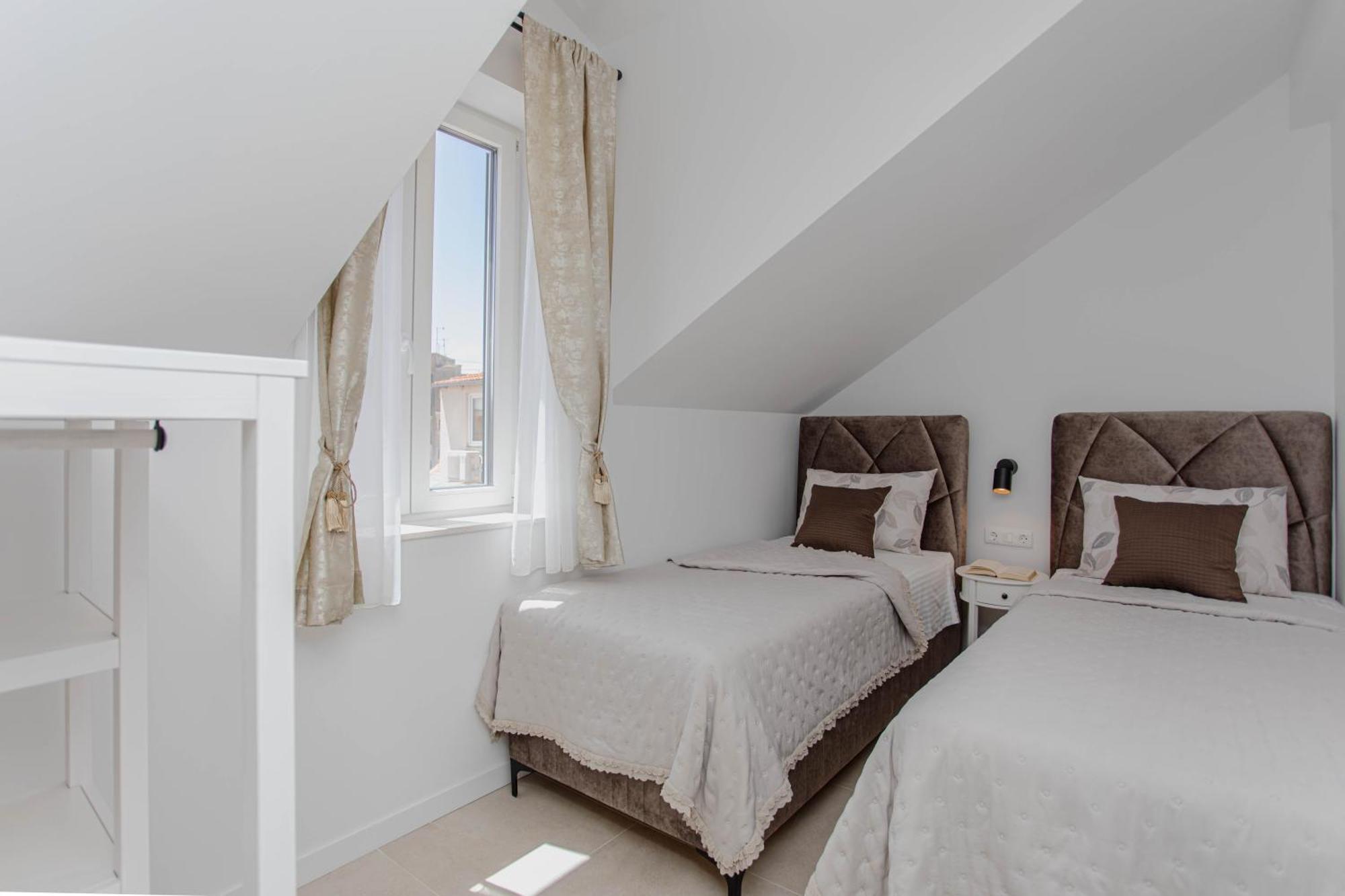 Apartment Luxury Monfrina 3 In The Old Town *