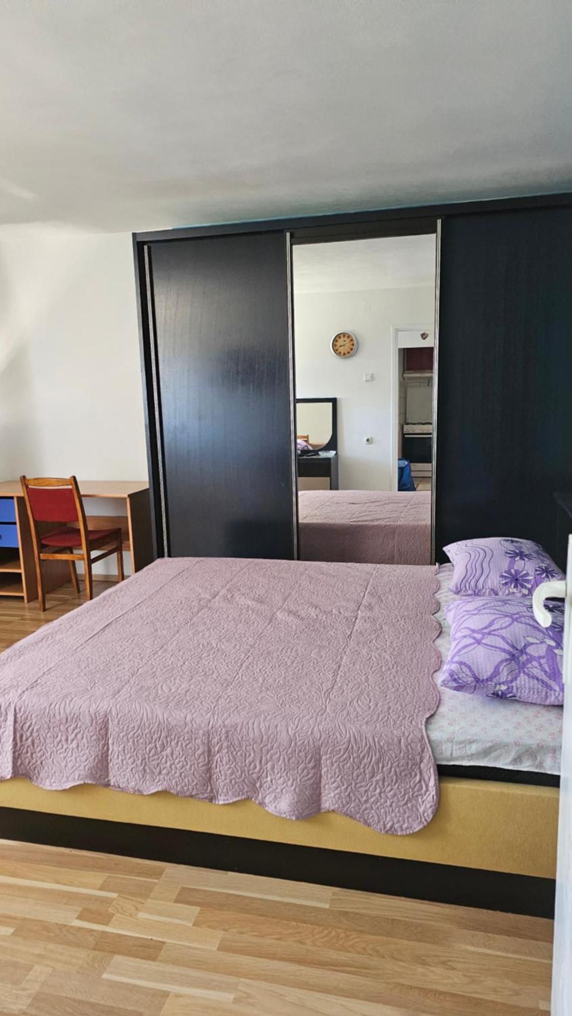 Mateo Apartment Split