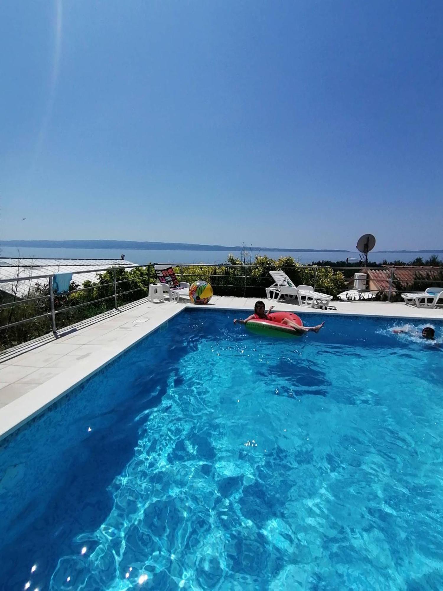 Lo- Sunny Sea View