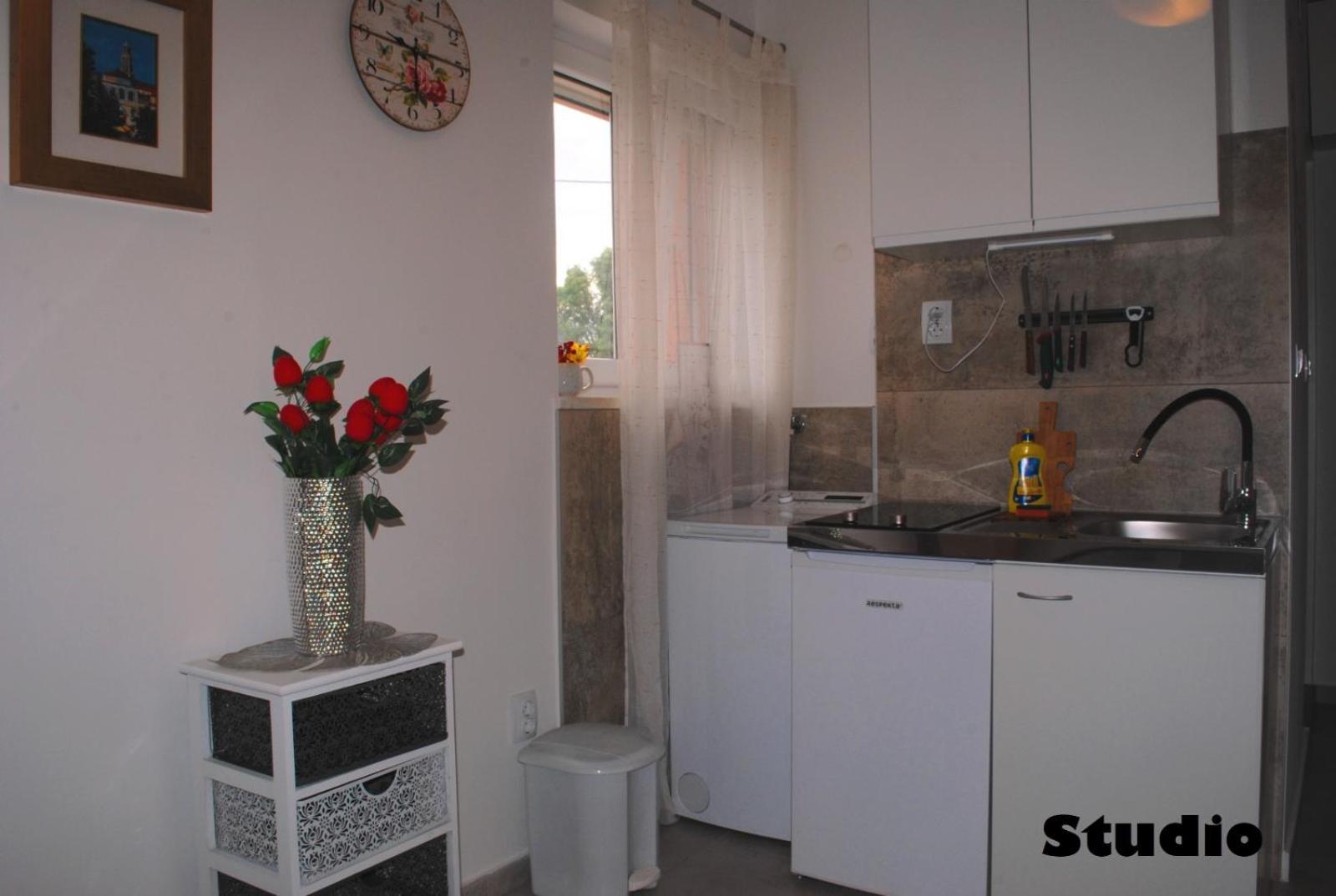 Sunshower And Apartment *