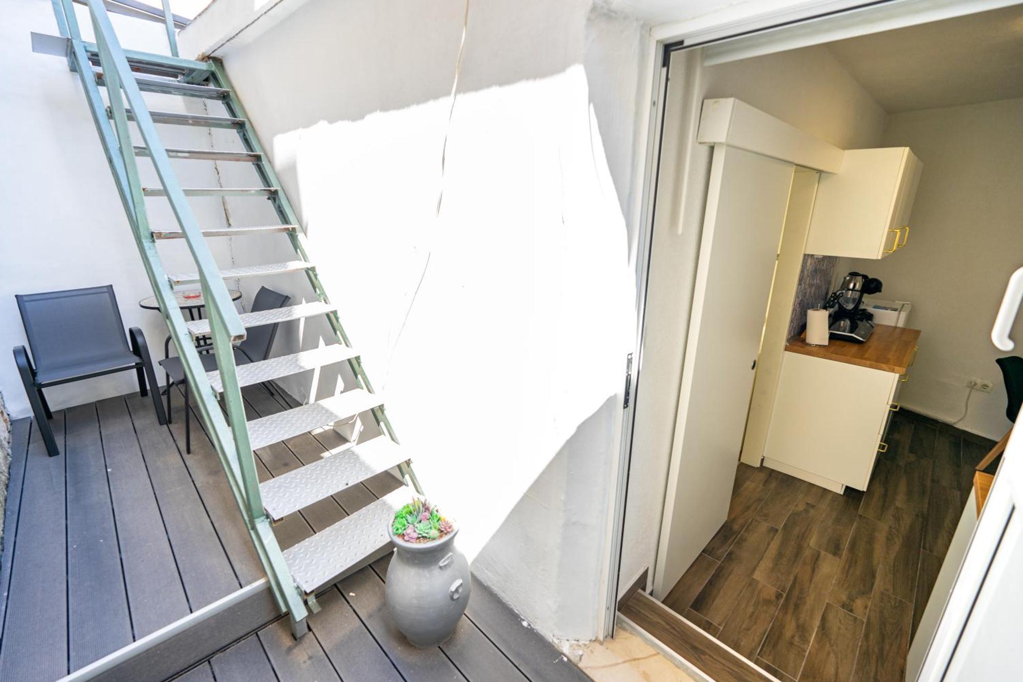Apartment Corner *