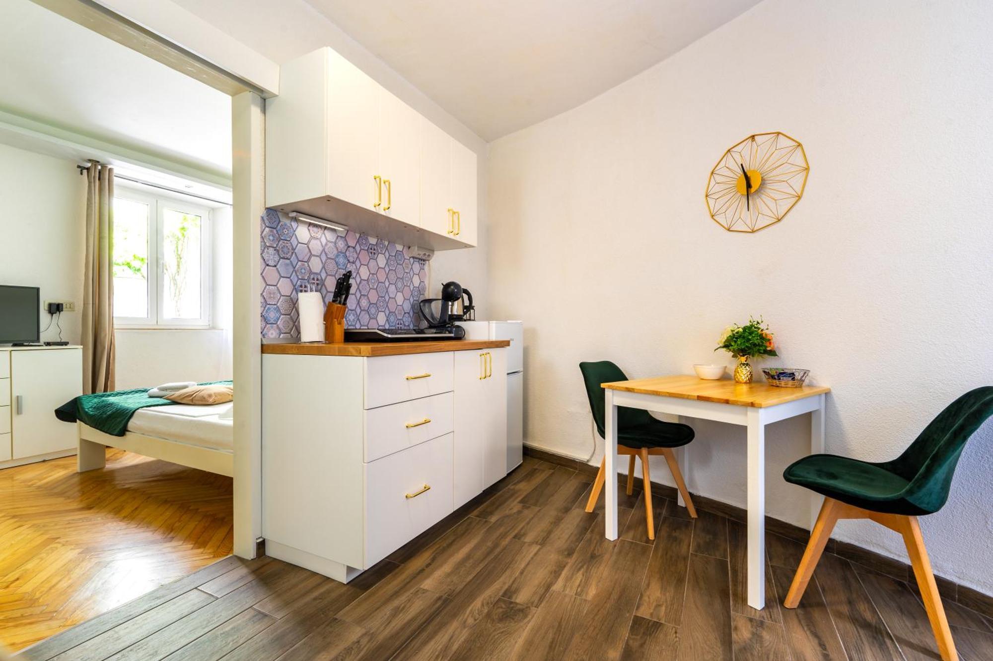 Apartment Corner Split