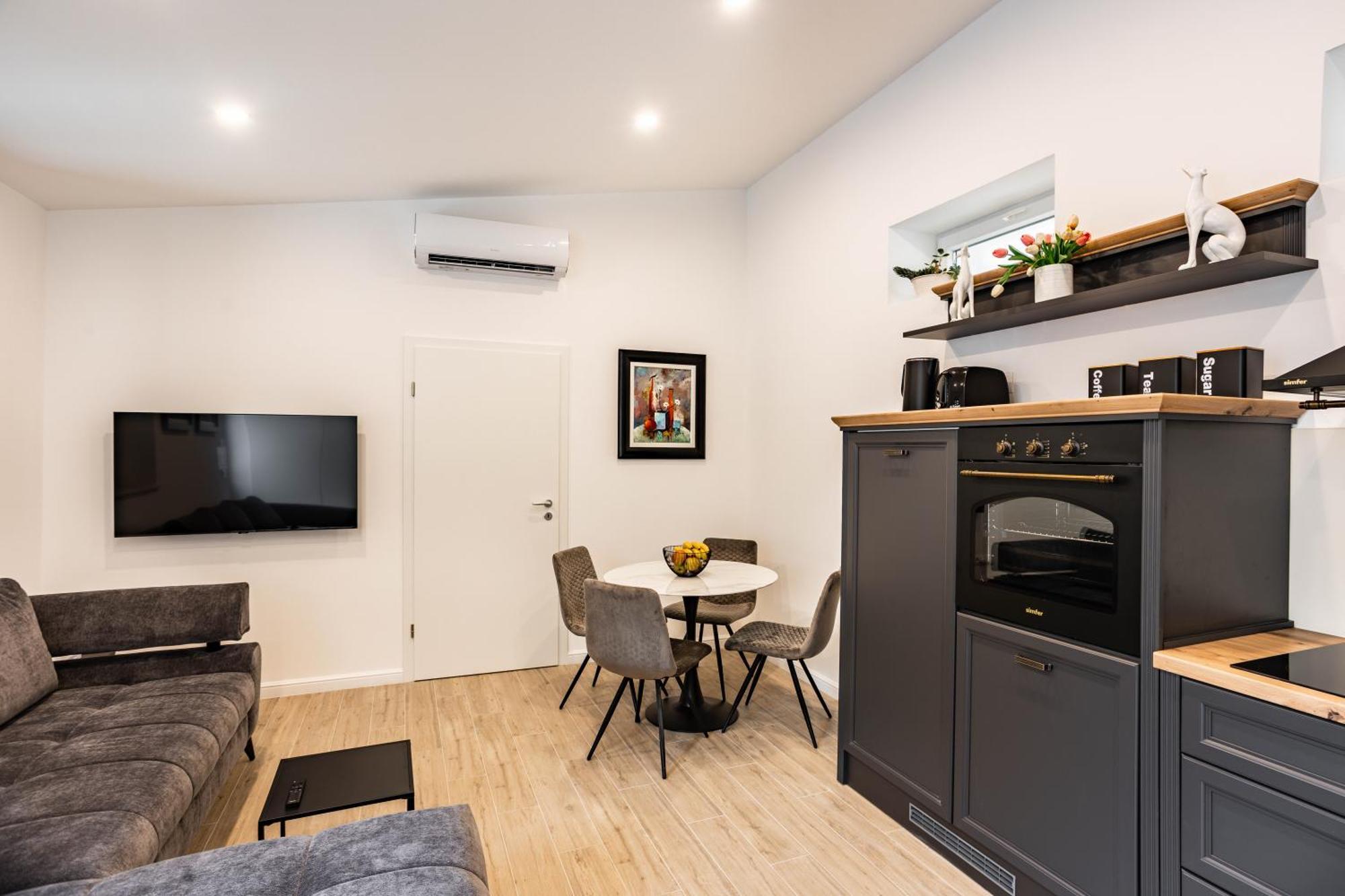 Luxury Center House Split