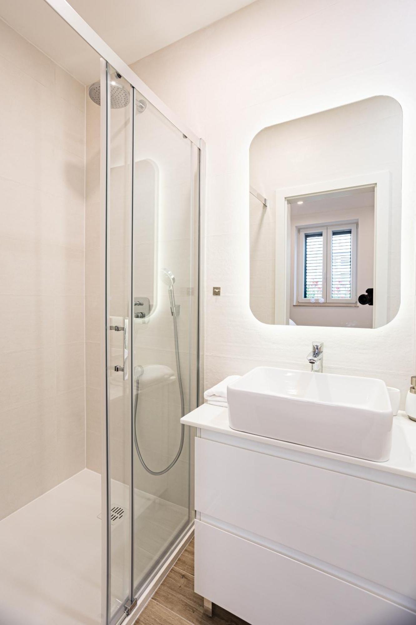 Luxury Center House Apartment Split
