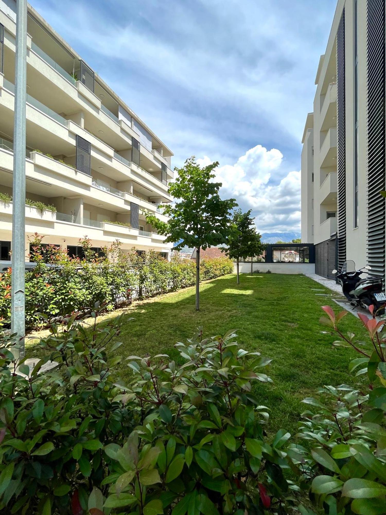 Luxury Rinos - Free Garage Parking Split