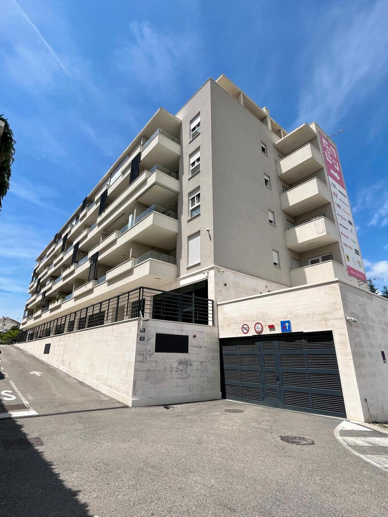 Luxury Rinos - Free Garage Parking