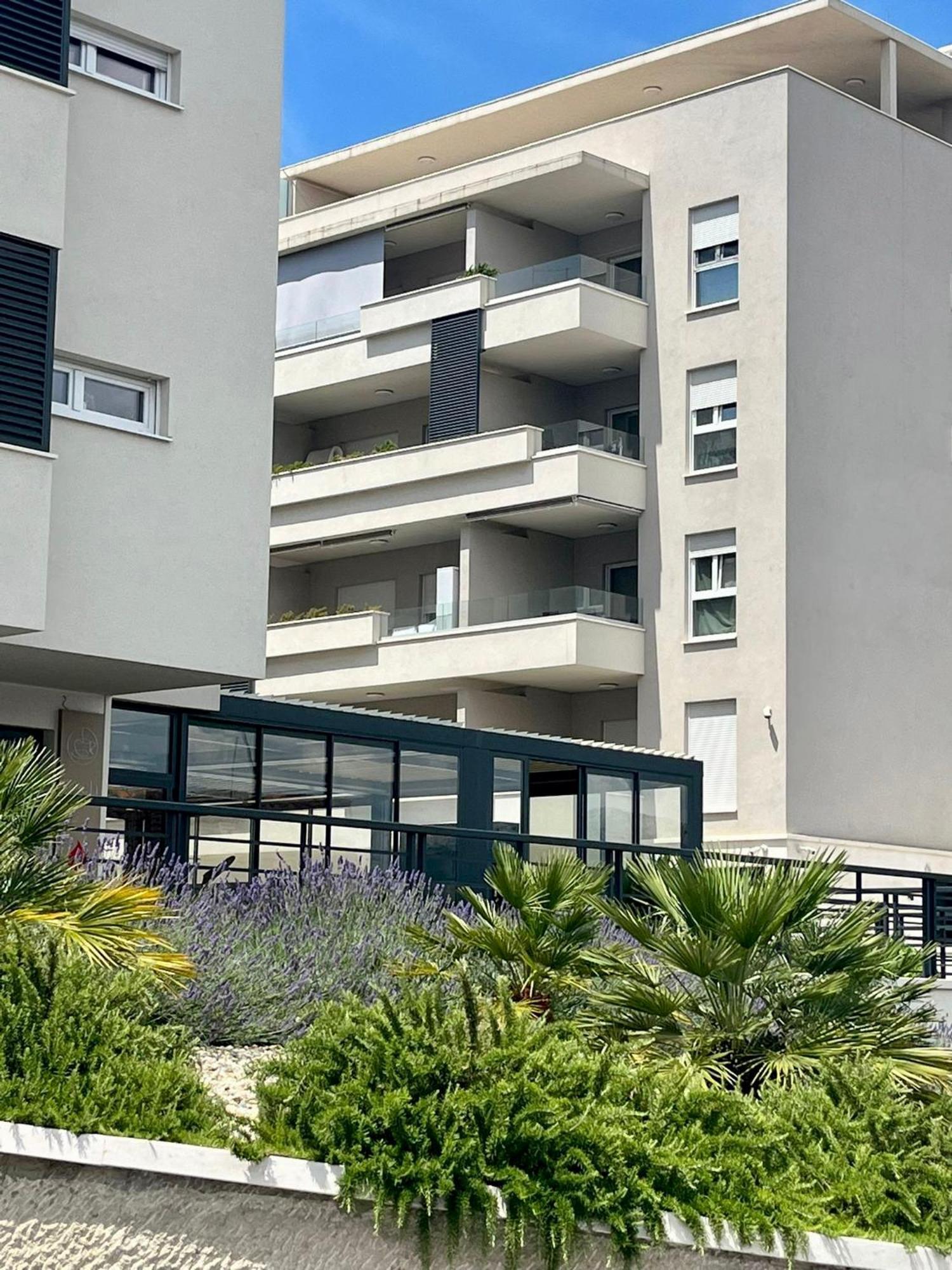 Apartment Luxury Rinos - Free Garage Parking Split