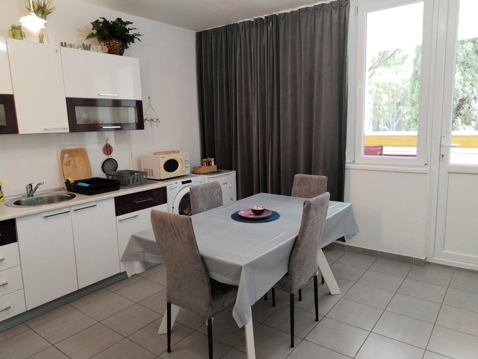 Suzana 2br With Balcony Split