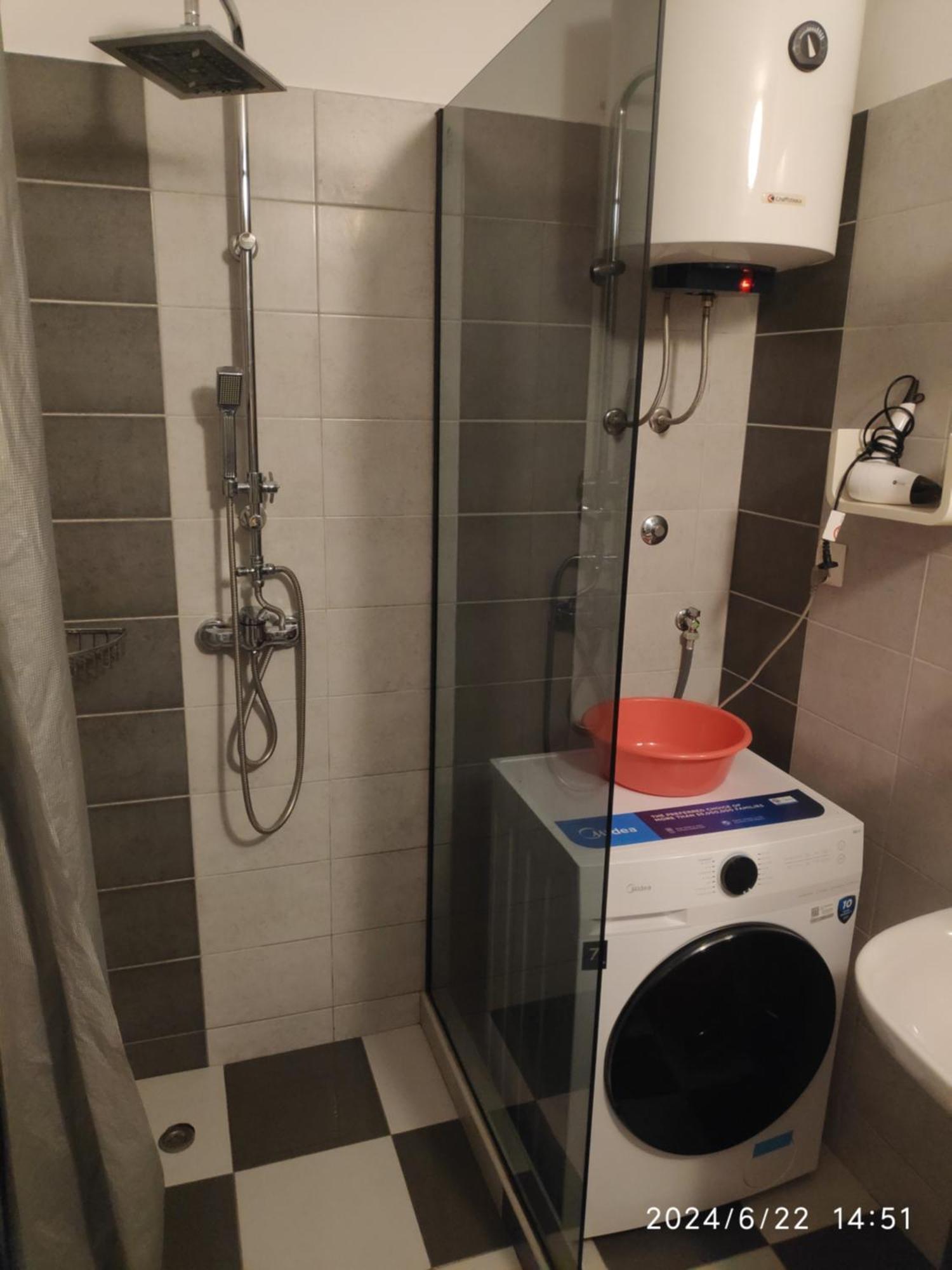 Spacious With Big Garden Near