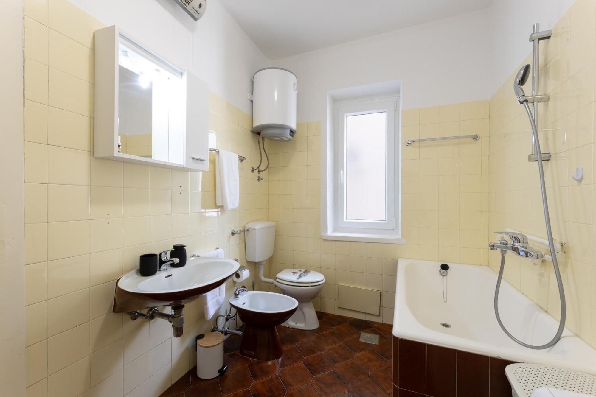 To & Old Town Apartment