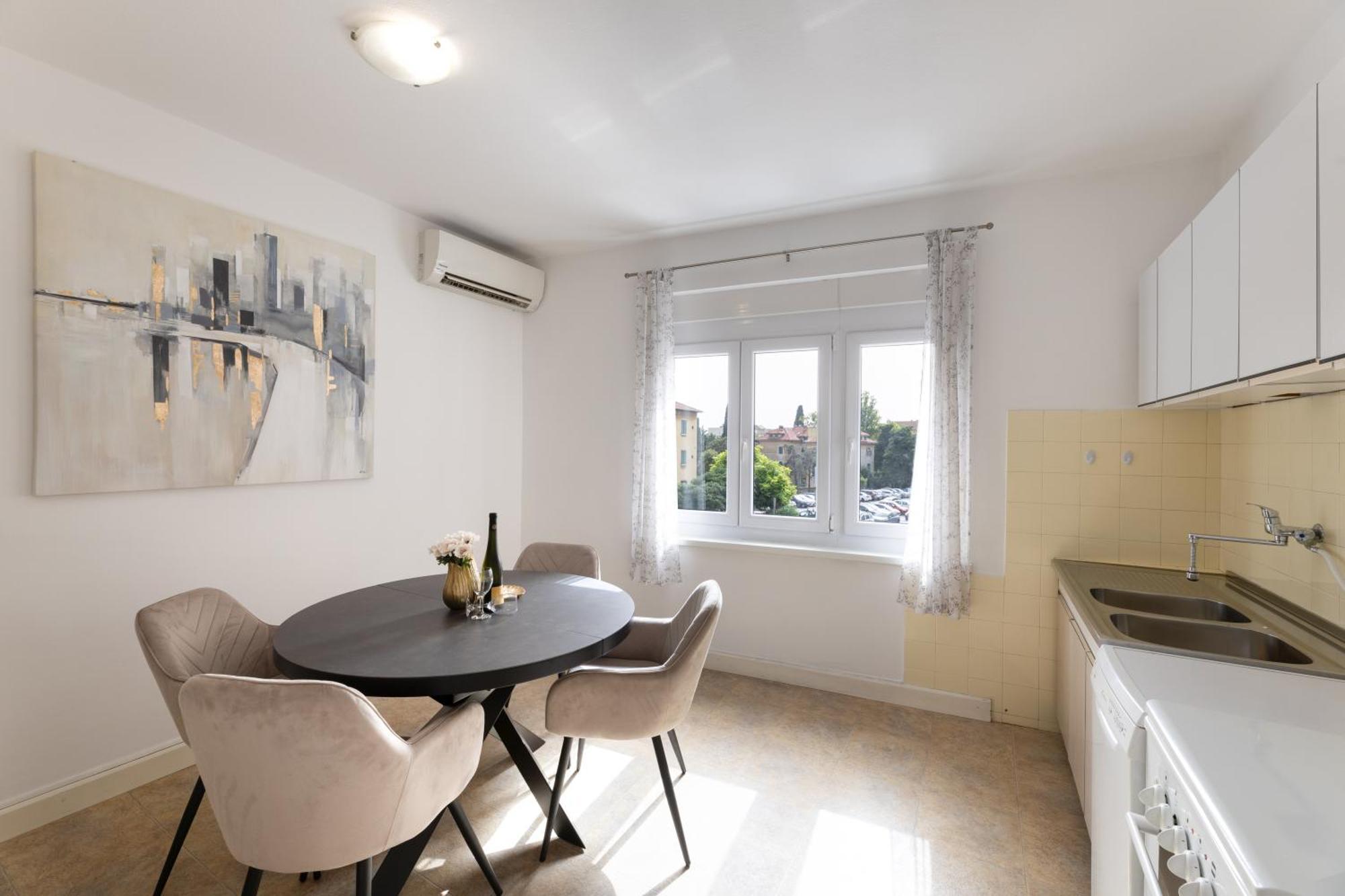 To & Old Town Apartment