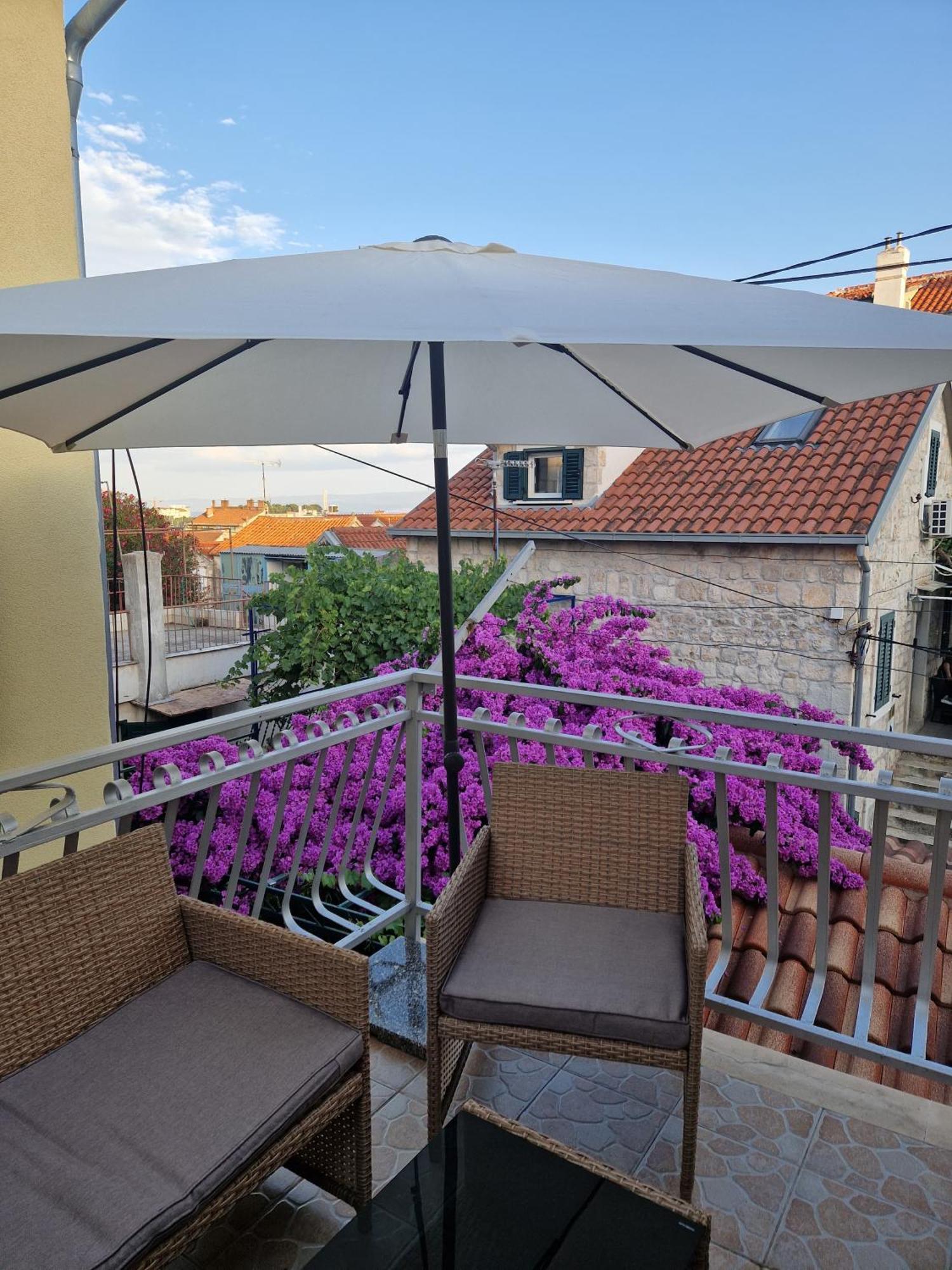 Duje Apartman *
