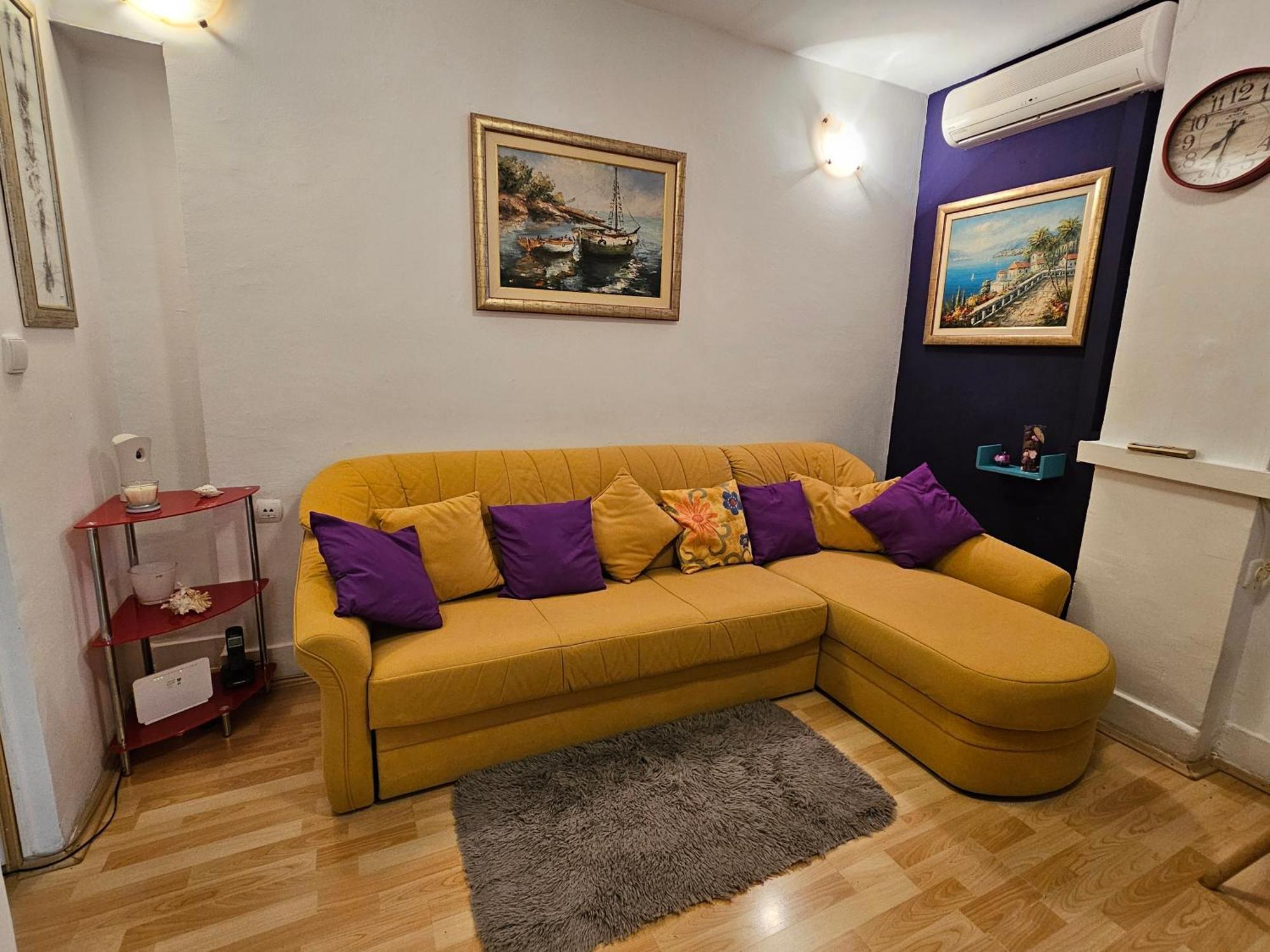 Apartment With Balcony Red Rose Split