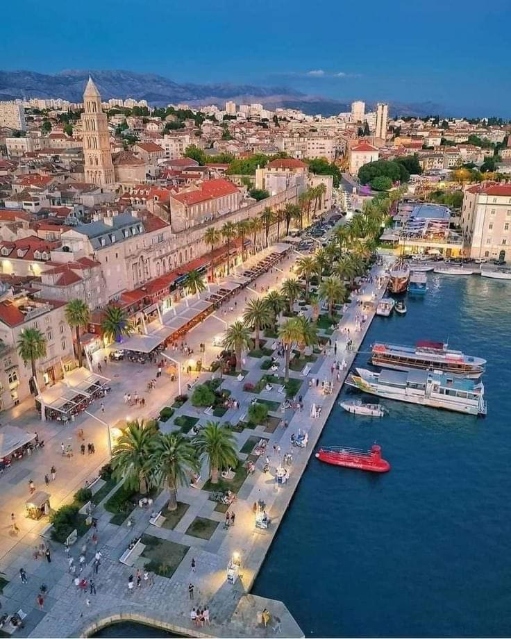 Homestay Deluxe Splatin Split