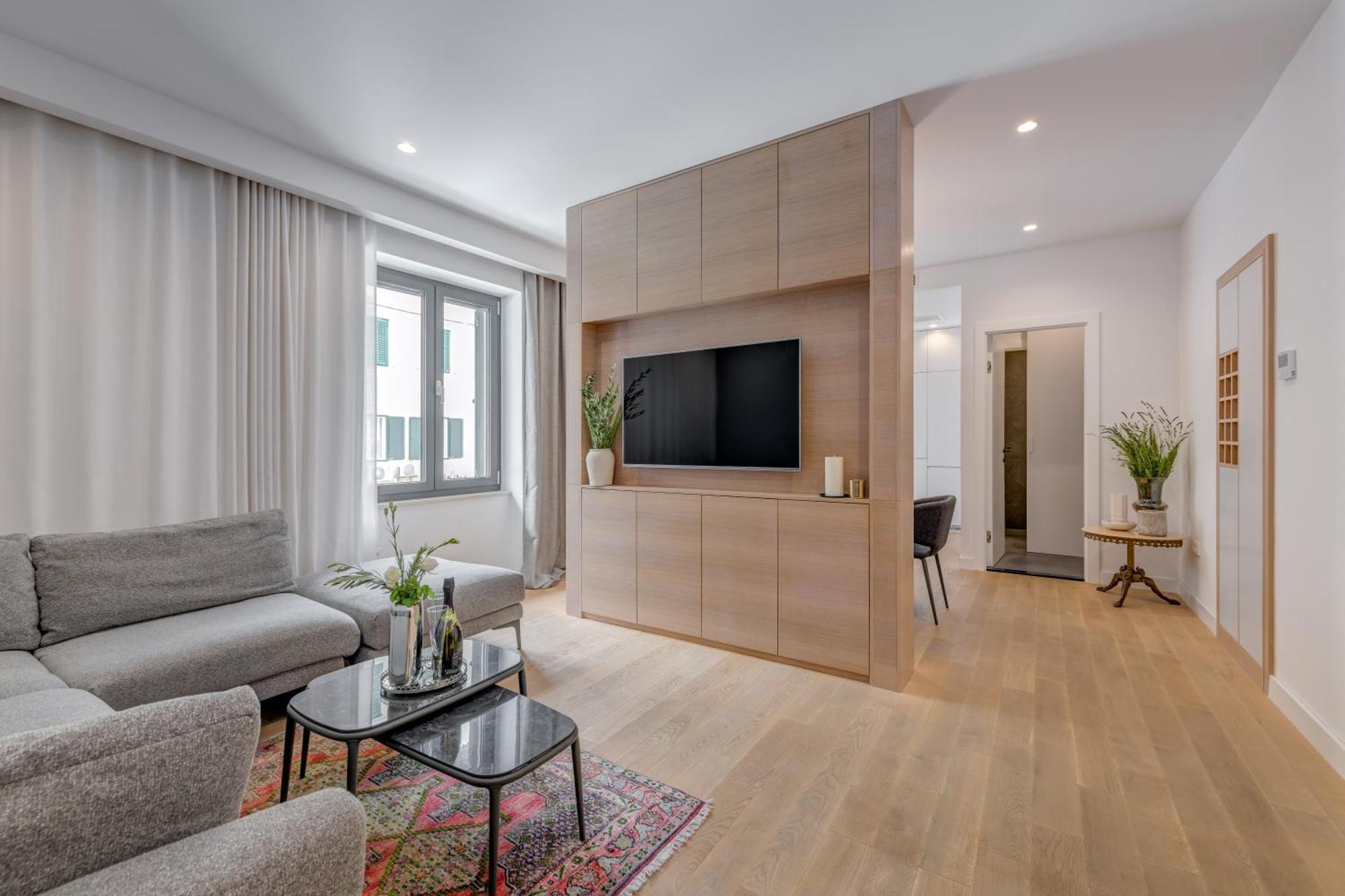 Location! Spacious Lux -5 Min From & Centre Apartman Split