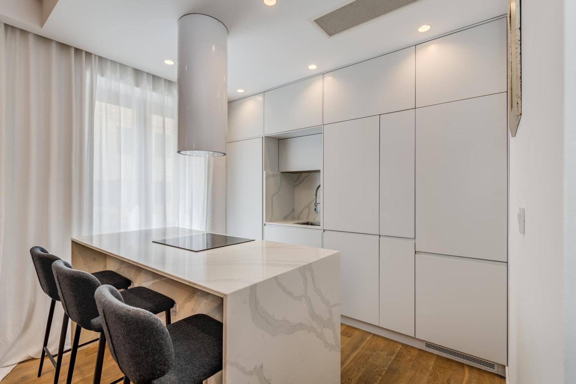 Apartamento Location! Spacious Lux -5 Min From & Centre Split