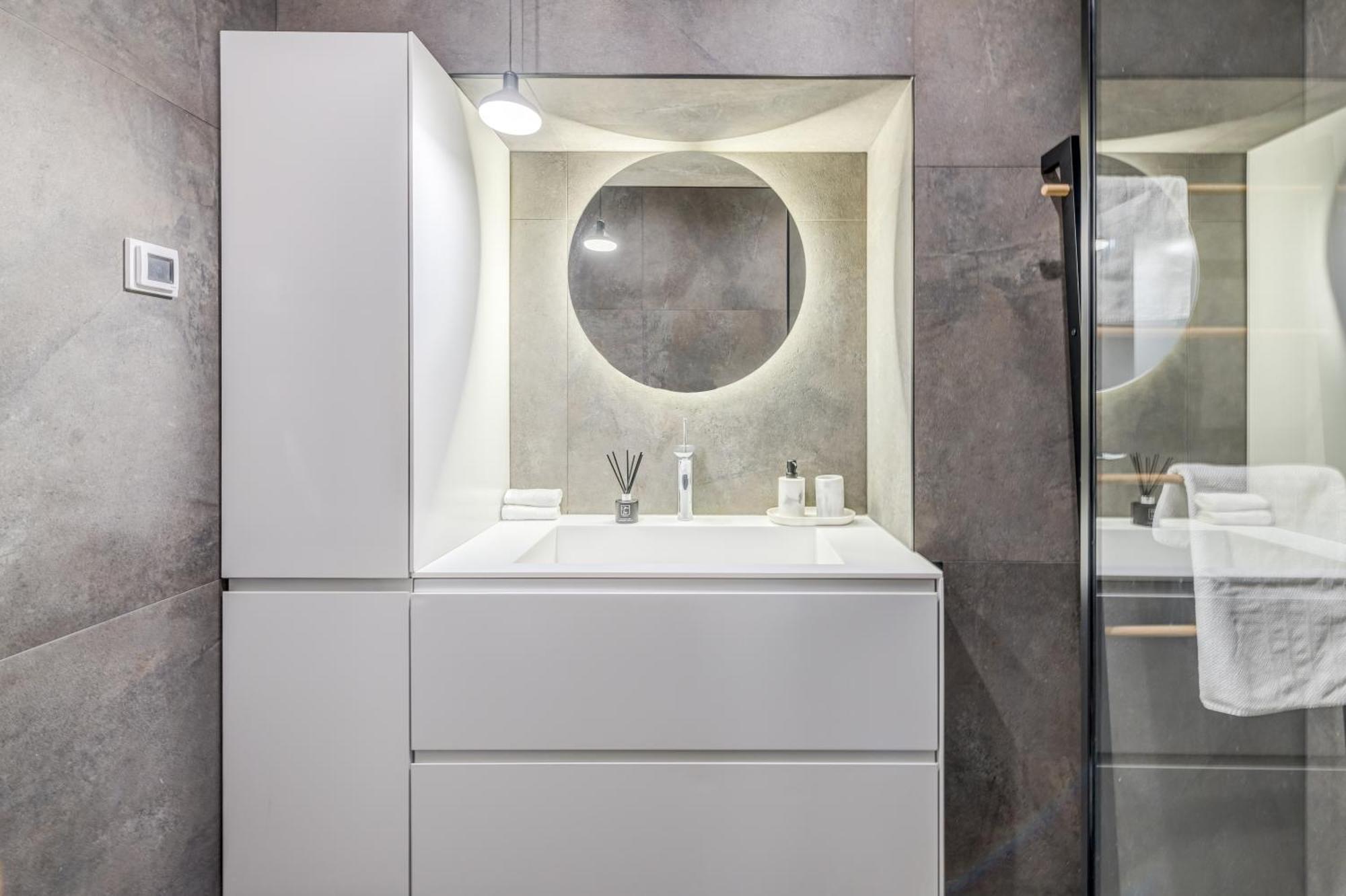Location! Spacious Lux -5 Min From & Centre Apartamento *