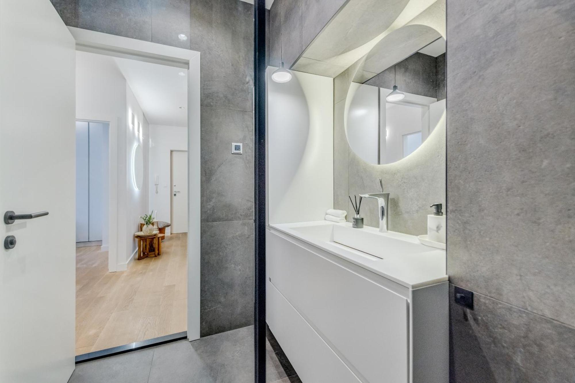 Location! Spacious Lux -5 Min From & Centre Apartman Split