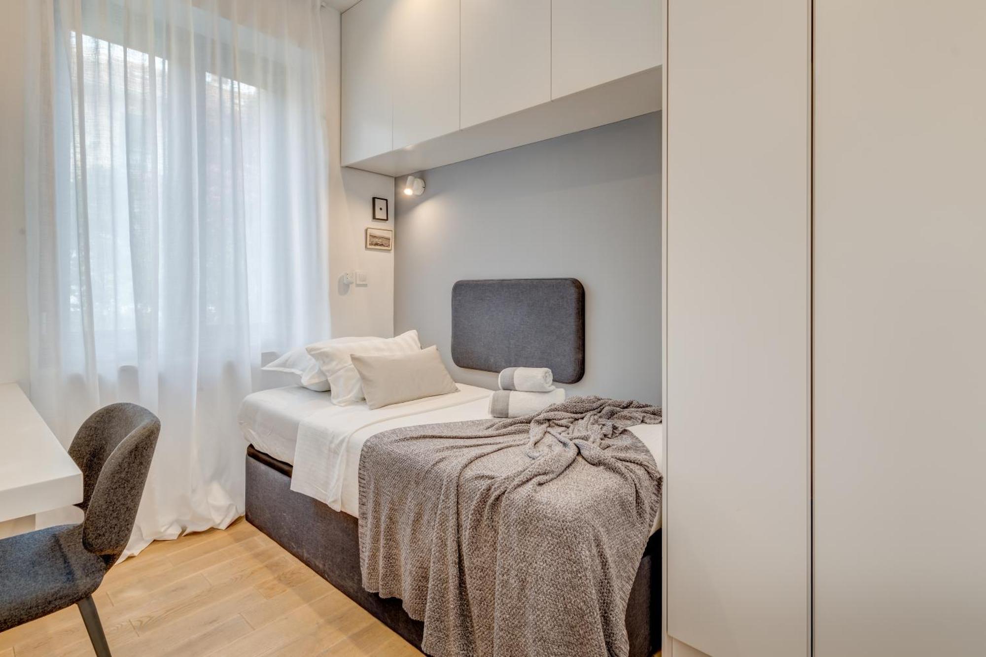 Location! Spacious Lux -5 Min From & Centre Apartman Split