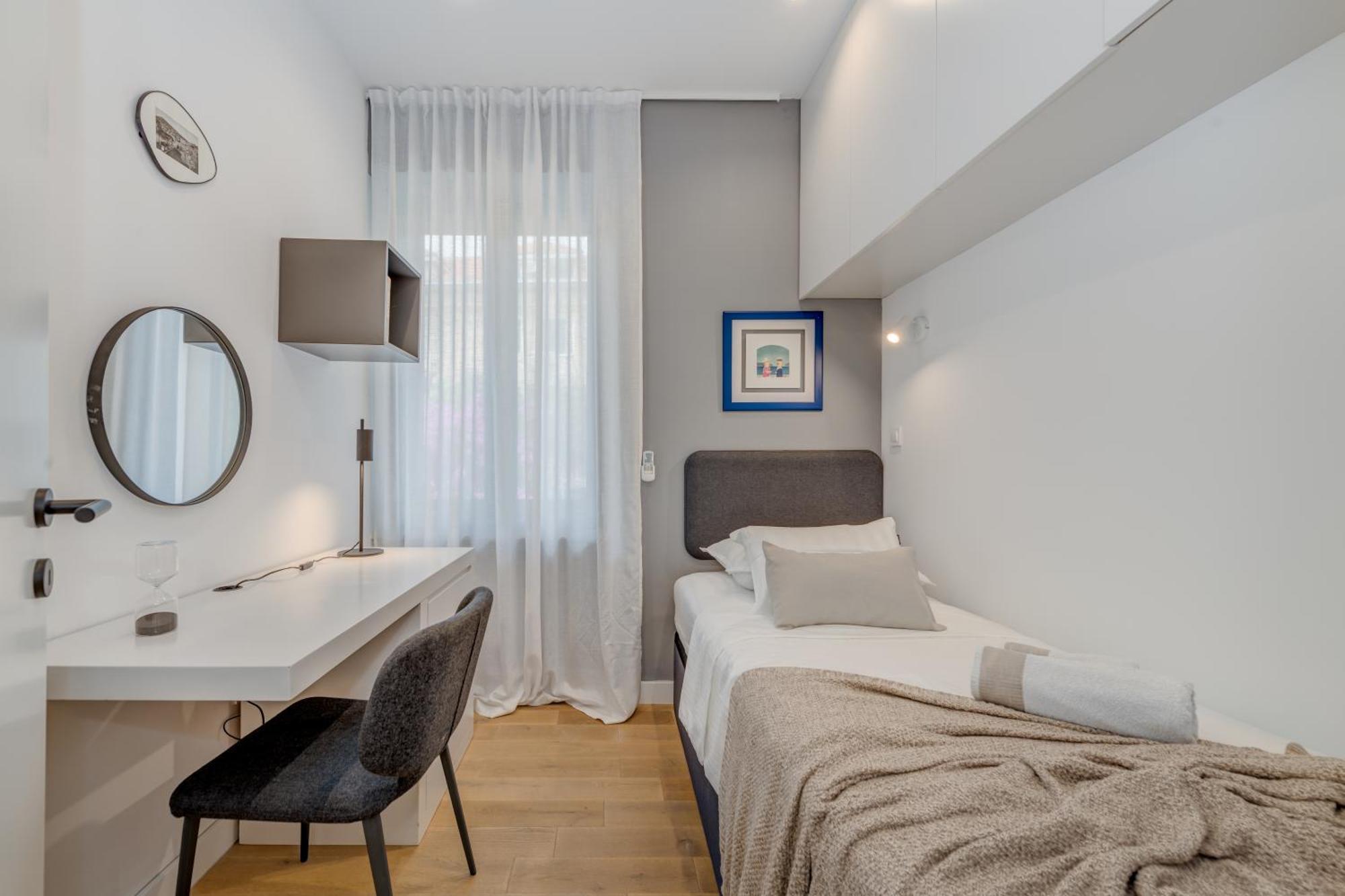 Apartman Location! Spacious Lux -5 Min From & Centre