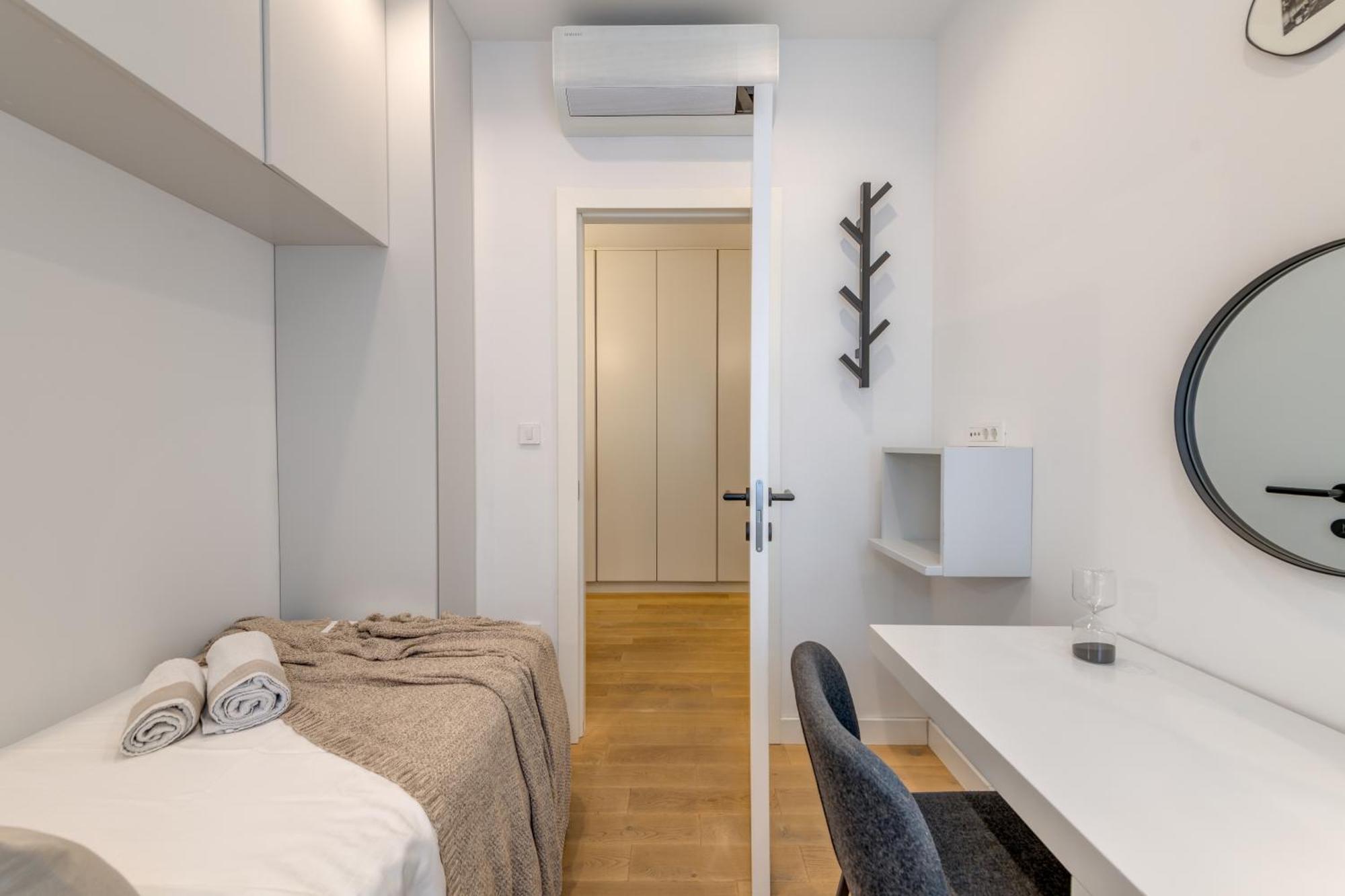 Location! Spacious Lux -5 Min From & Centre Apartamento